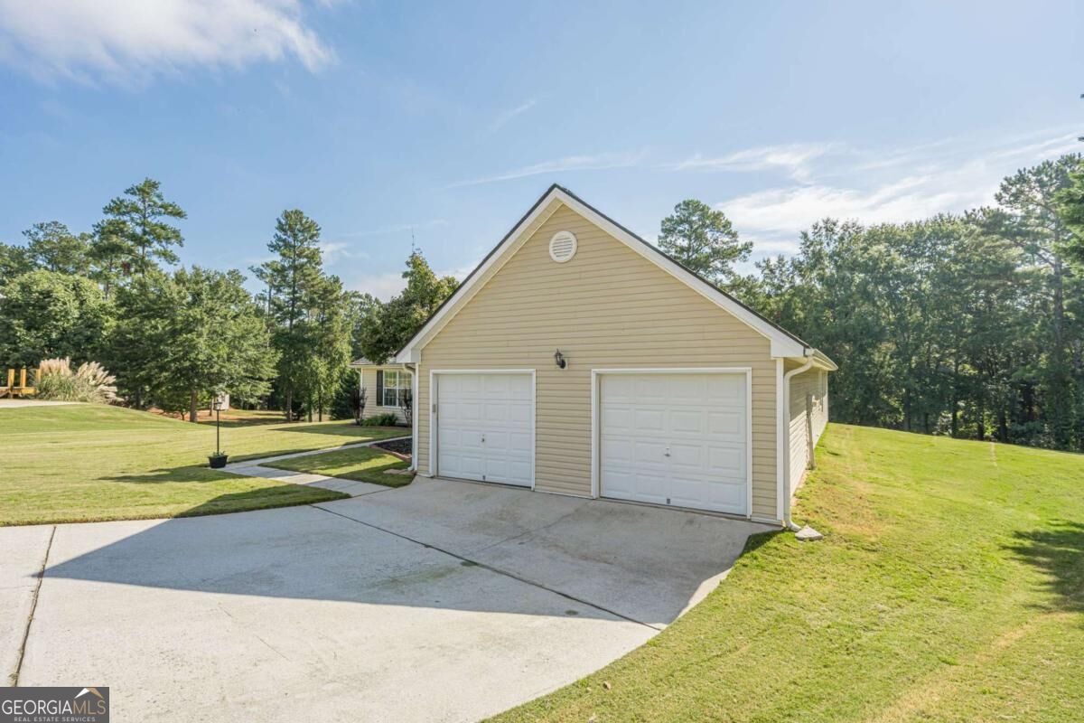 2316 Acorn Way Property Photo 4