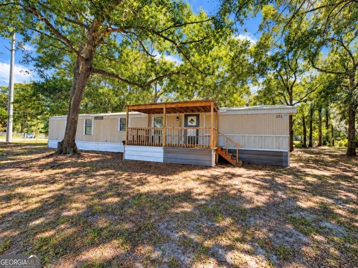 201 Sloan Street Property Photo 1