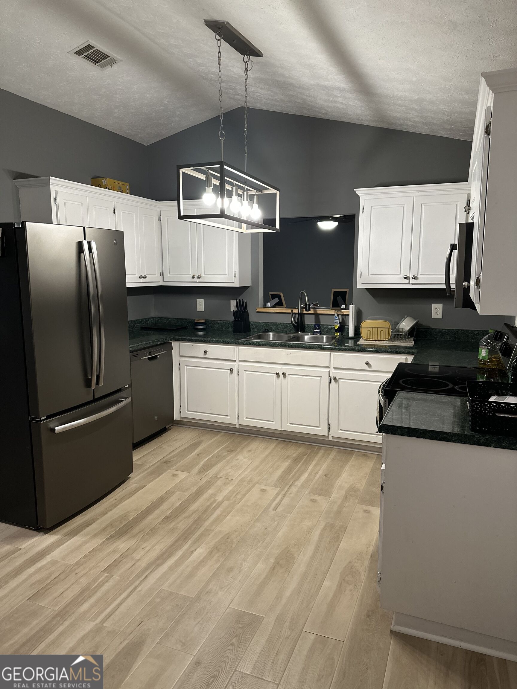 127 3rd Street Property Photo 8