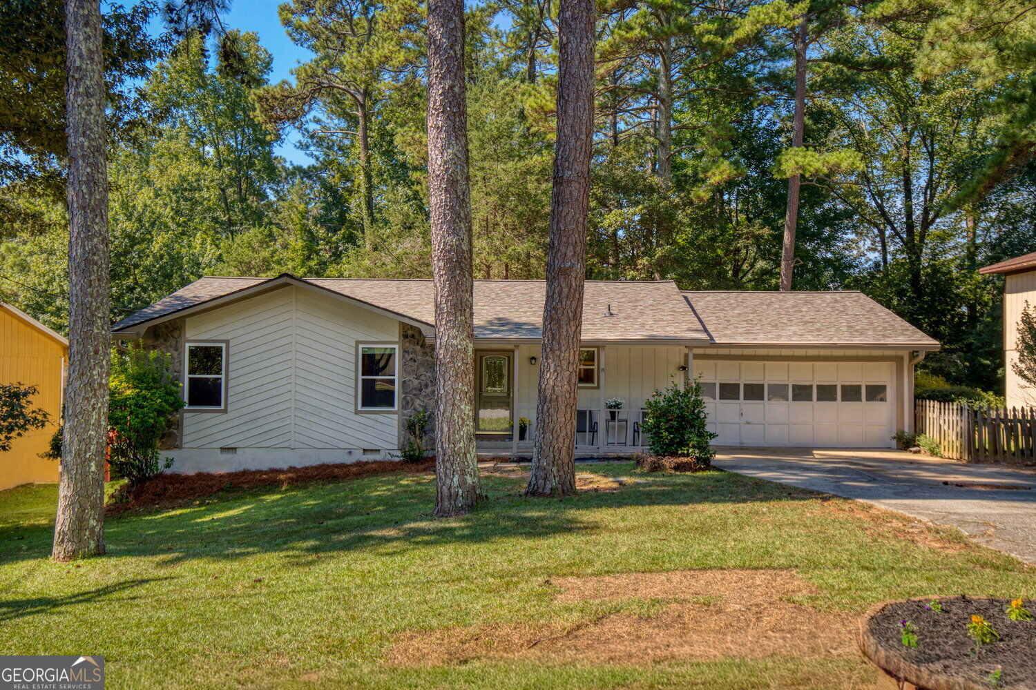 2494 Rhoanoke Drive Property Photo 1