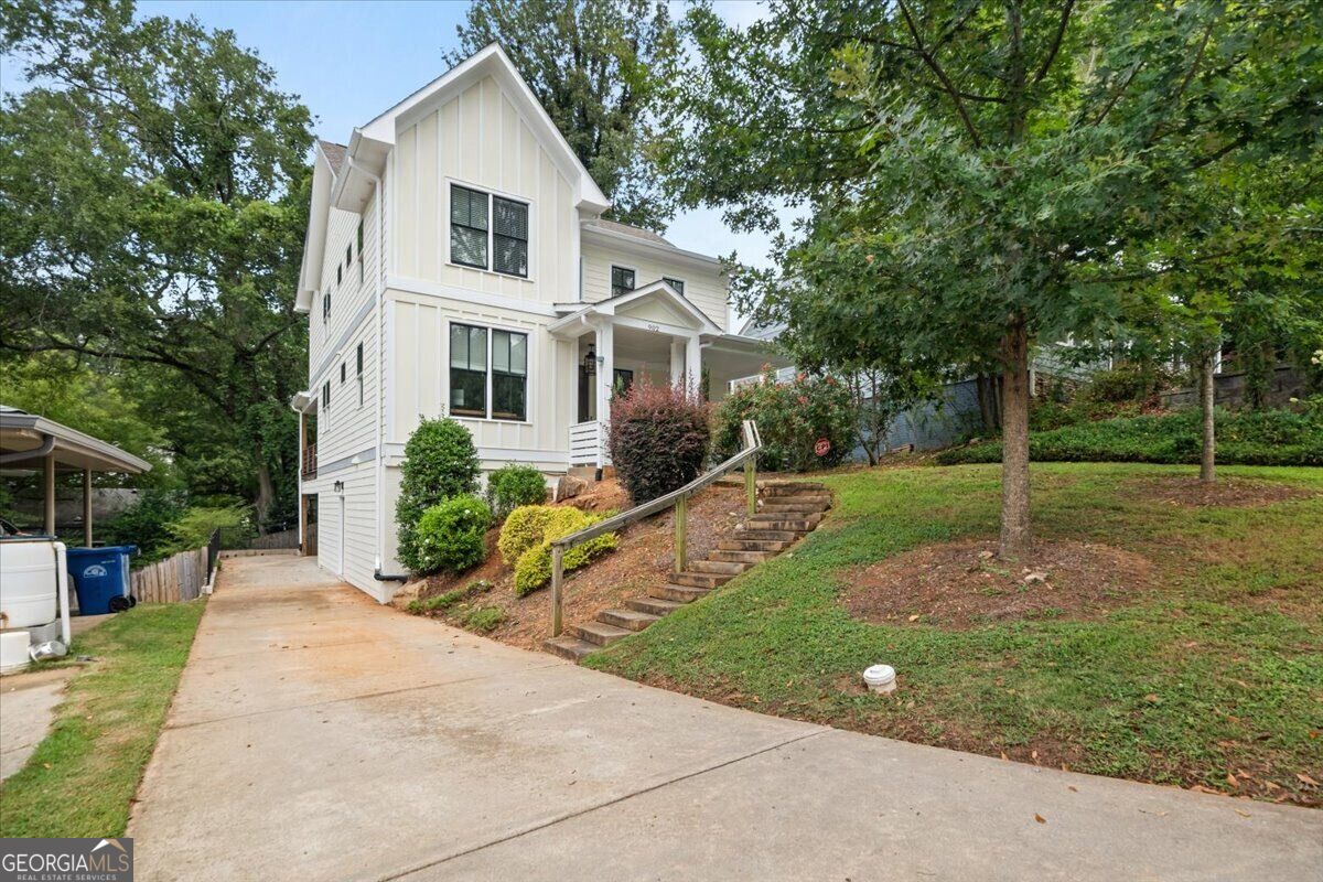 902 Emerson Avenue Se Unit A Property Photo 1