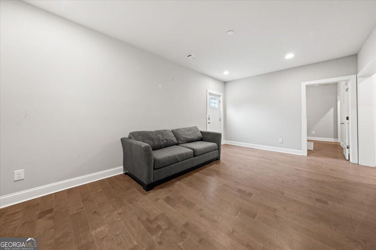 902 Emerson Avenue Se Unit A Property Photo 3