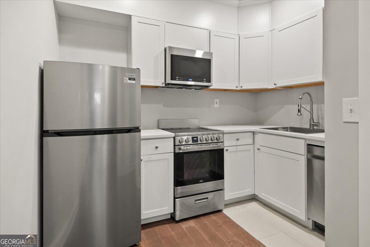 902 Emerson Avenue Se Unit A Property Photo 4