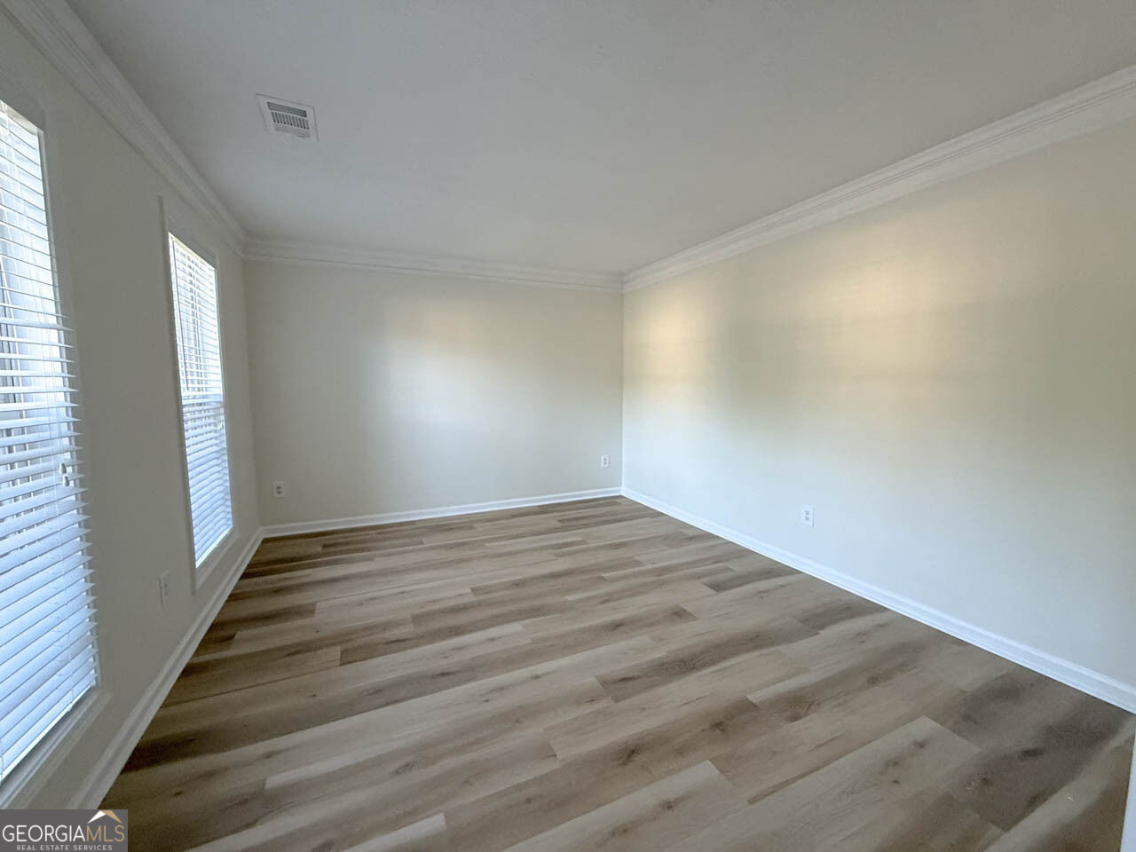 6681 Point Of Woods Drive Property Photo 9
