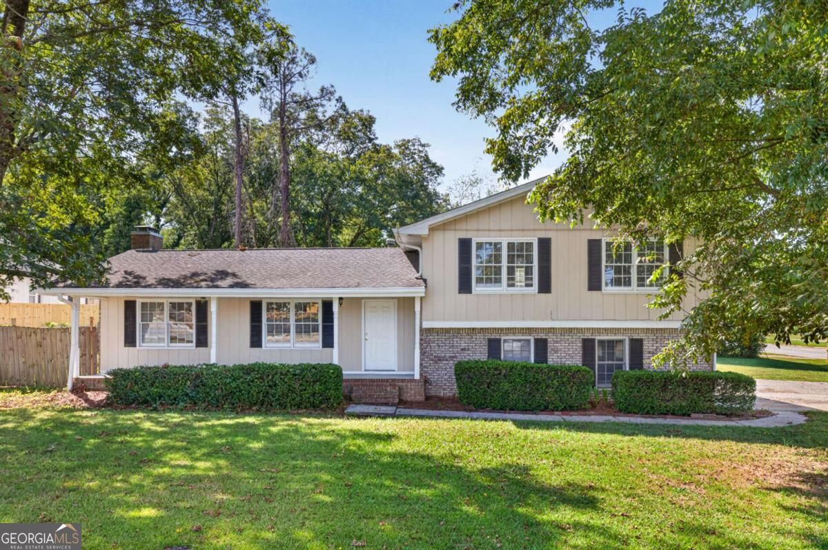 1021 Grayson Highway Property Photo 1