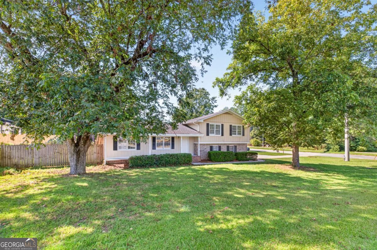 1021 Grayson Highway Property Photo 4