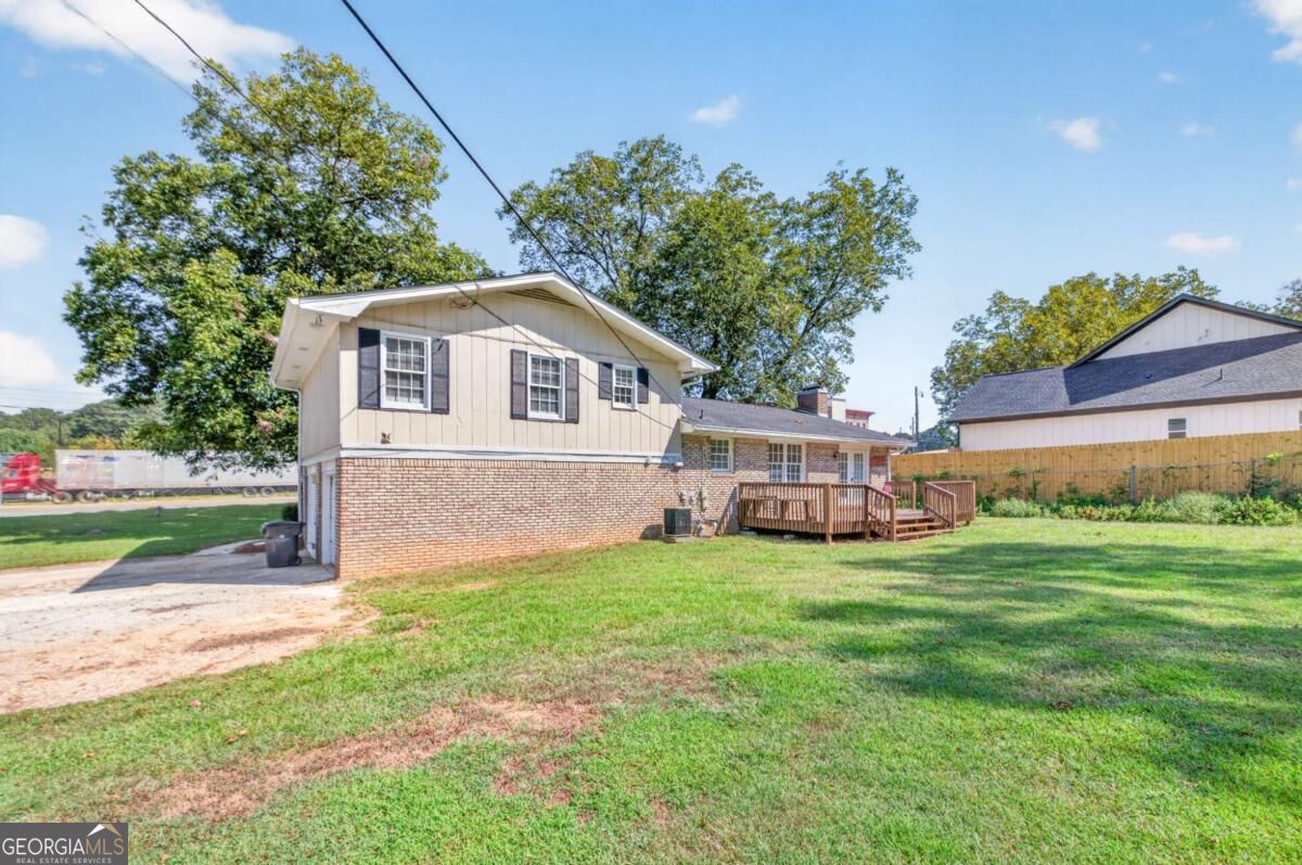 1021 Grayson Highway Property Photo 5