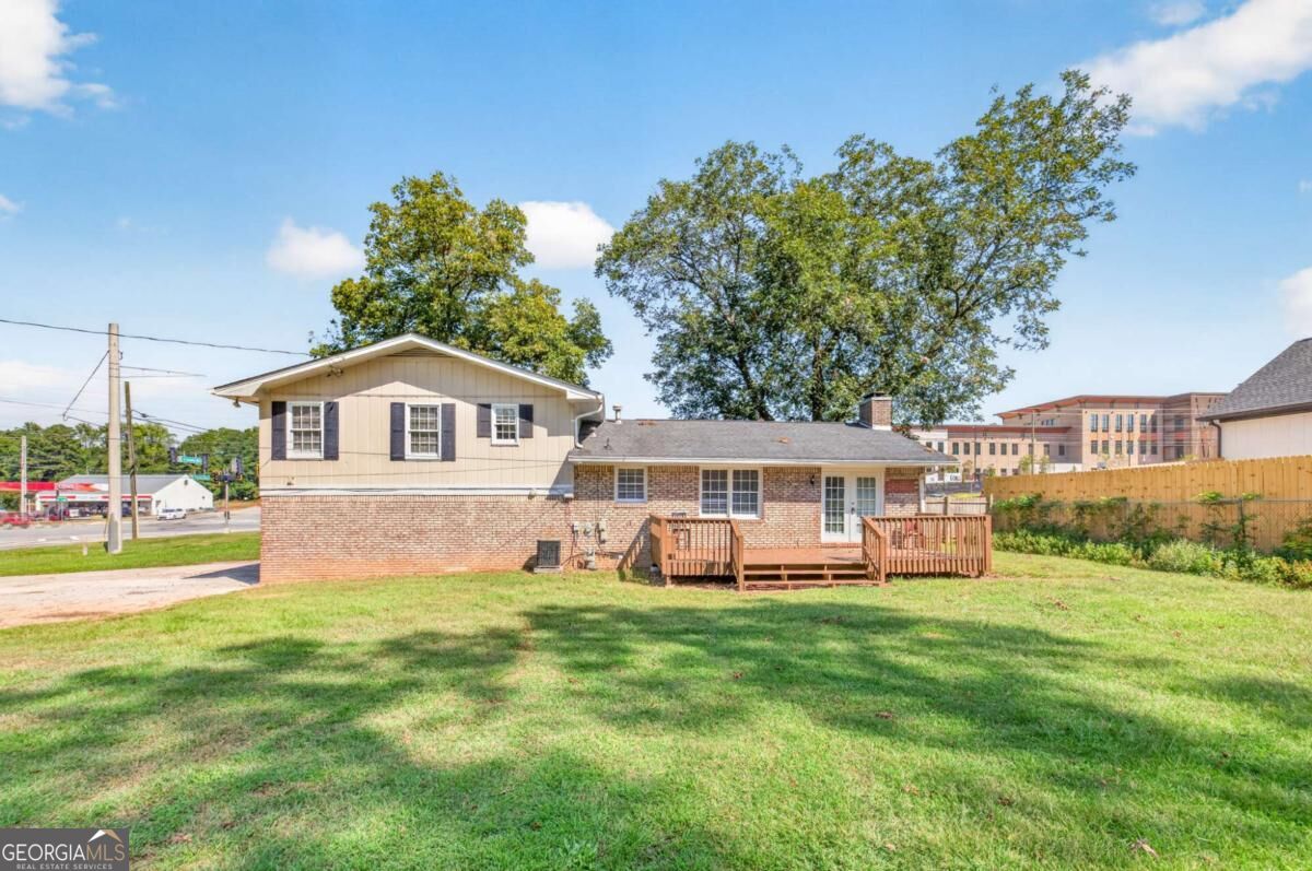1021 Grayson Highway Property Photo 6