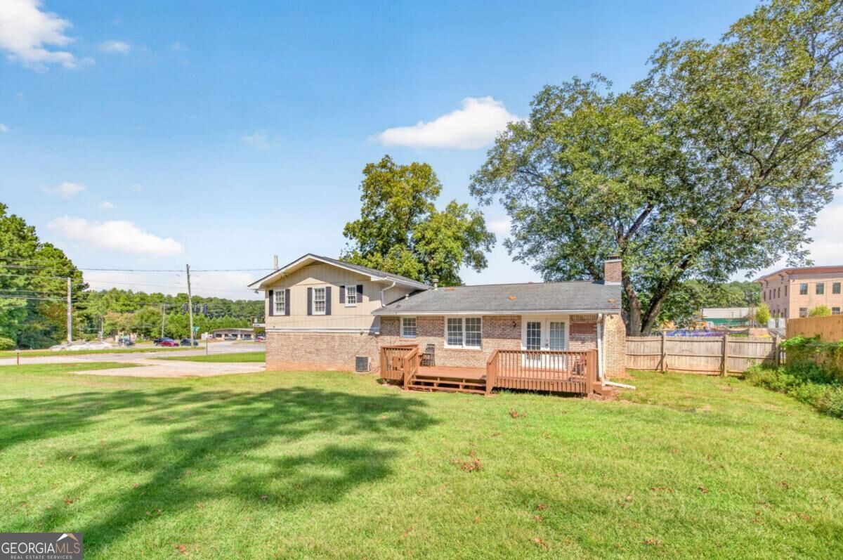 1021 Grayson Highway Property Photo 7