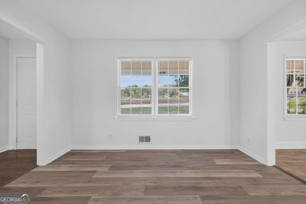 1021 Grayson Highway Property Photo 11