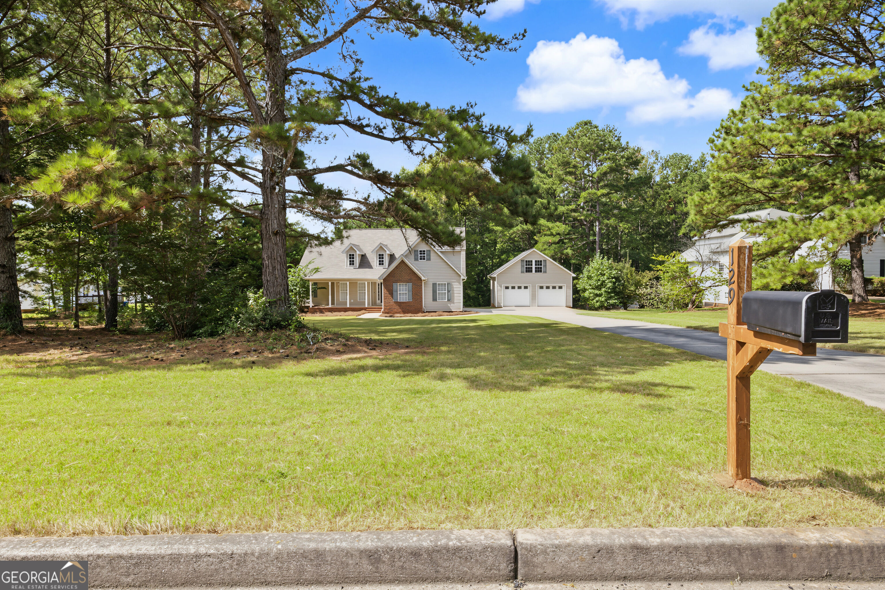 129 King Richard Drive Property Photo 2