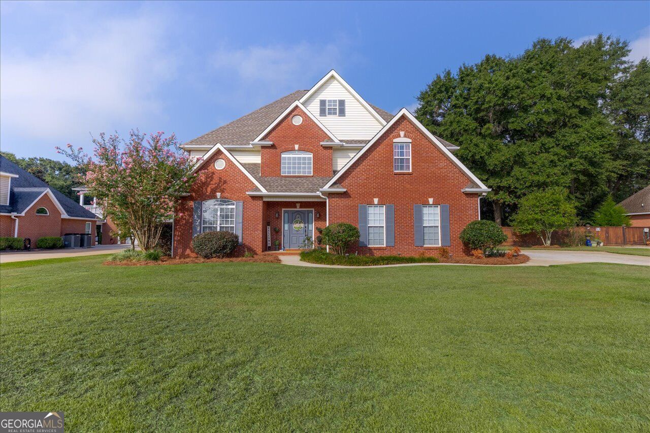 211 White Columns Drive Property Photo 1