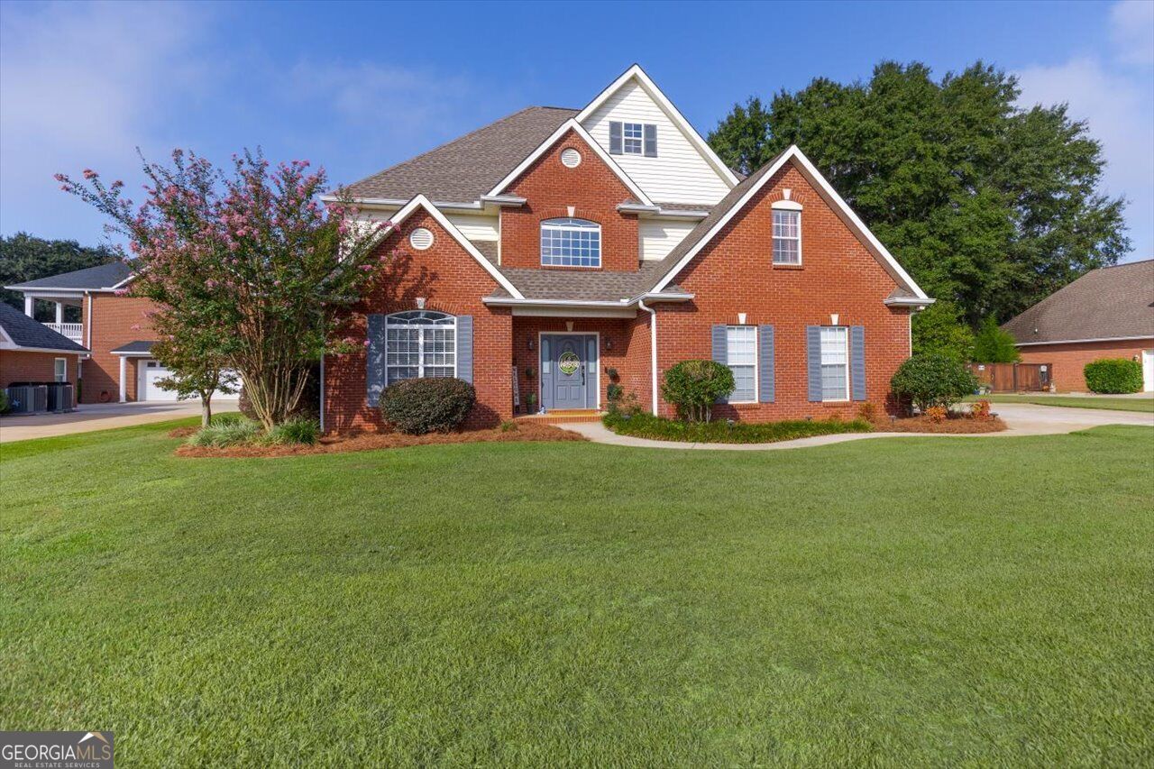 211 White Columns Drive Property Photo 2