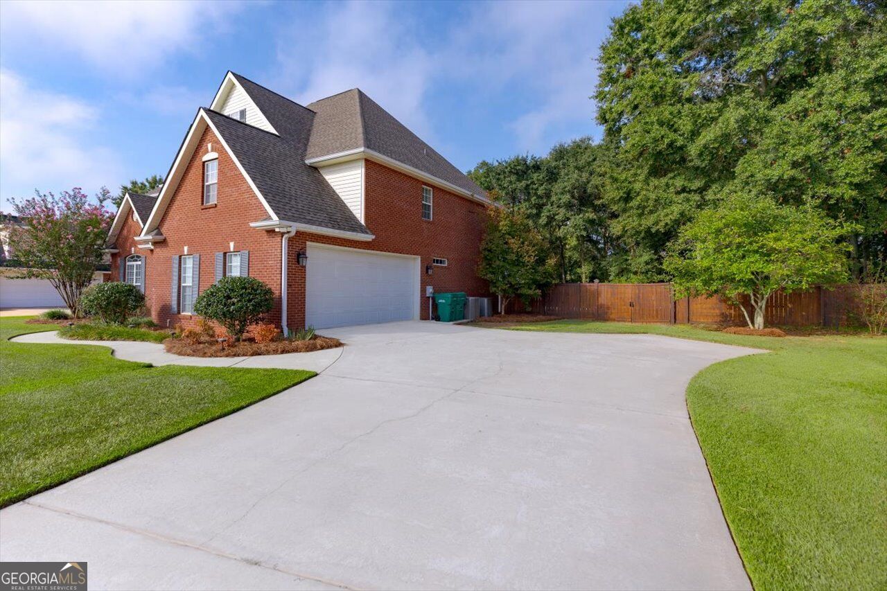 211 White Columns Drive Property Photo 7