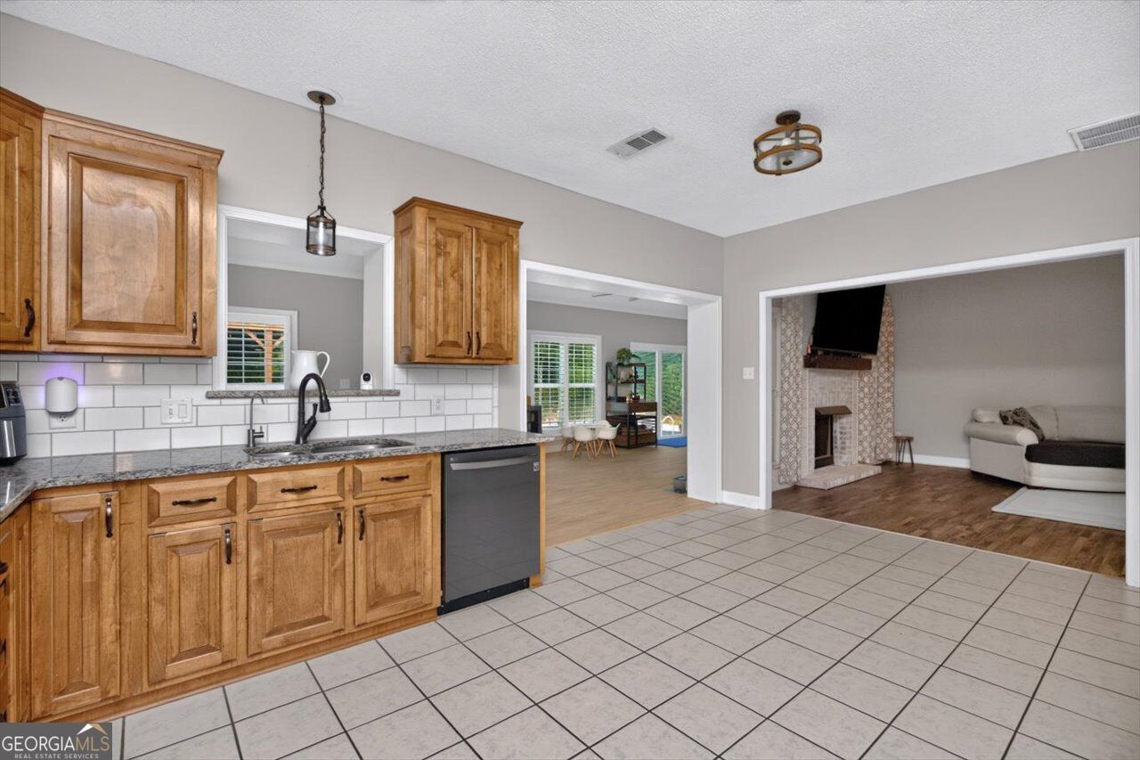 211 White Columns Drive Property Photo 11