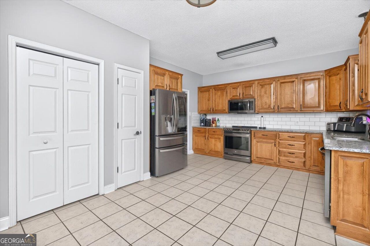 211 White Columns Drive Property Photo 18