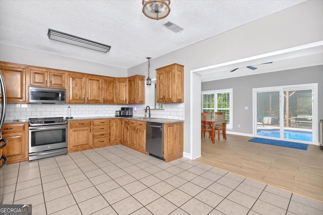 211 White Columns Drive Property Photo 19