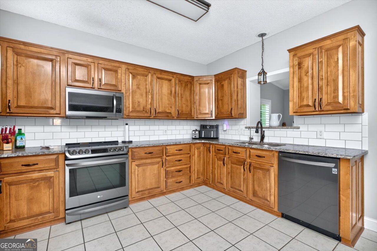 211 White Columns Drive Property Photo 21