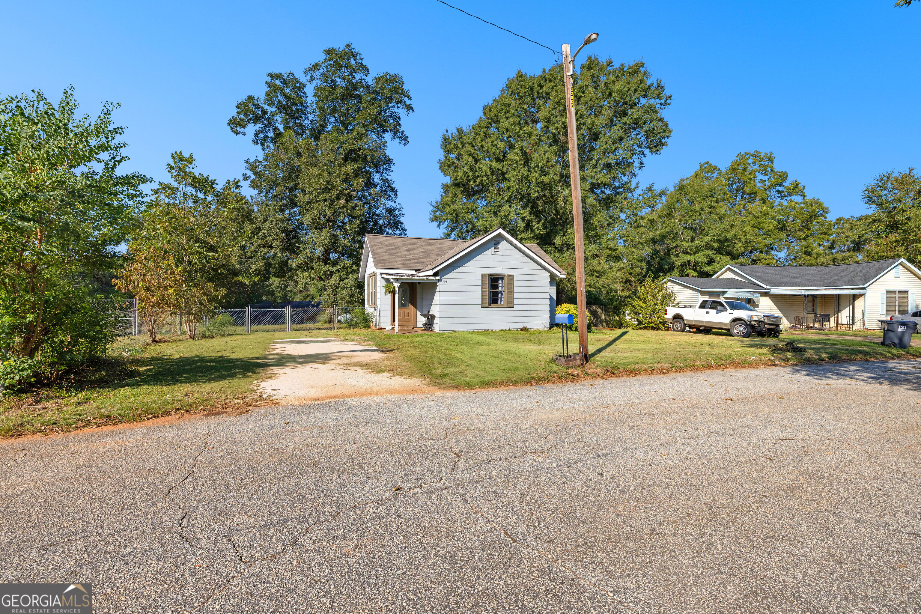 108 Maple Street Property Photo 3