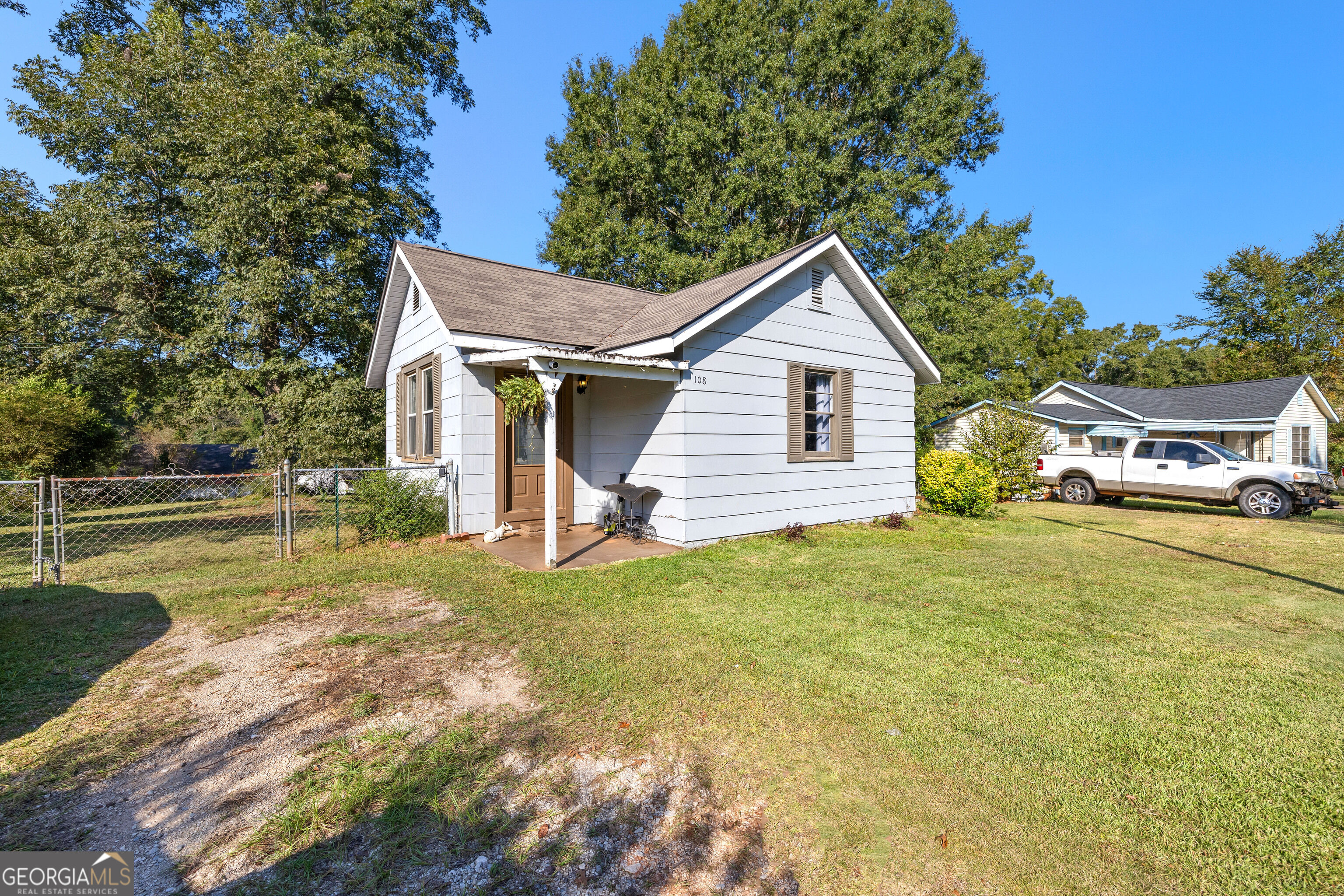 108 Maple Street Property Photo 4