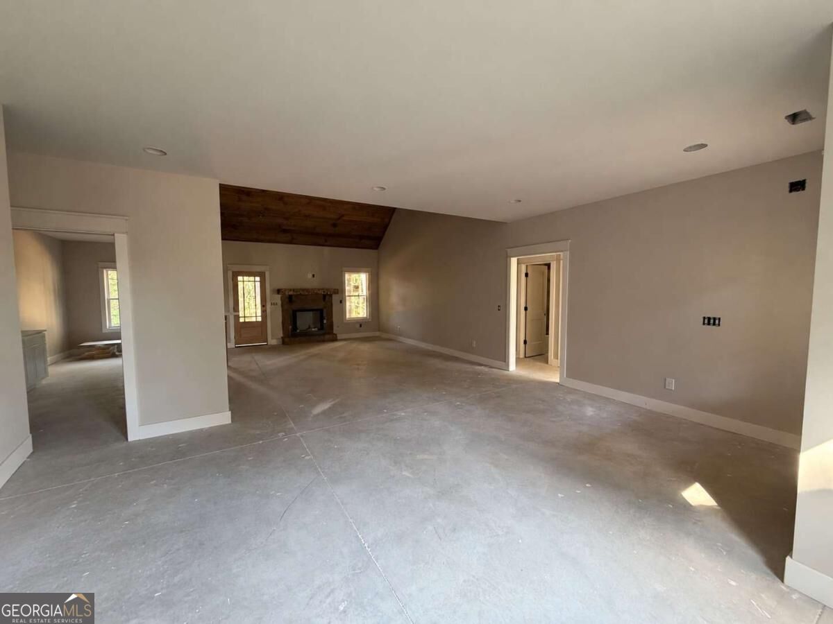 8725 Highway 136 W Property Photo 3