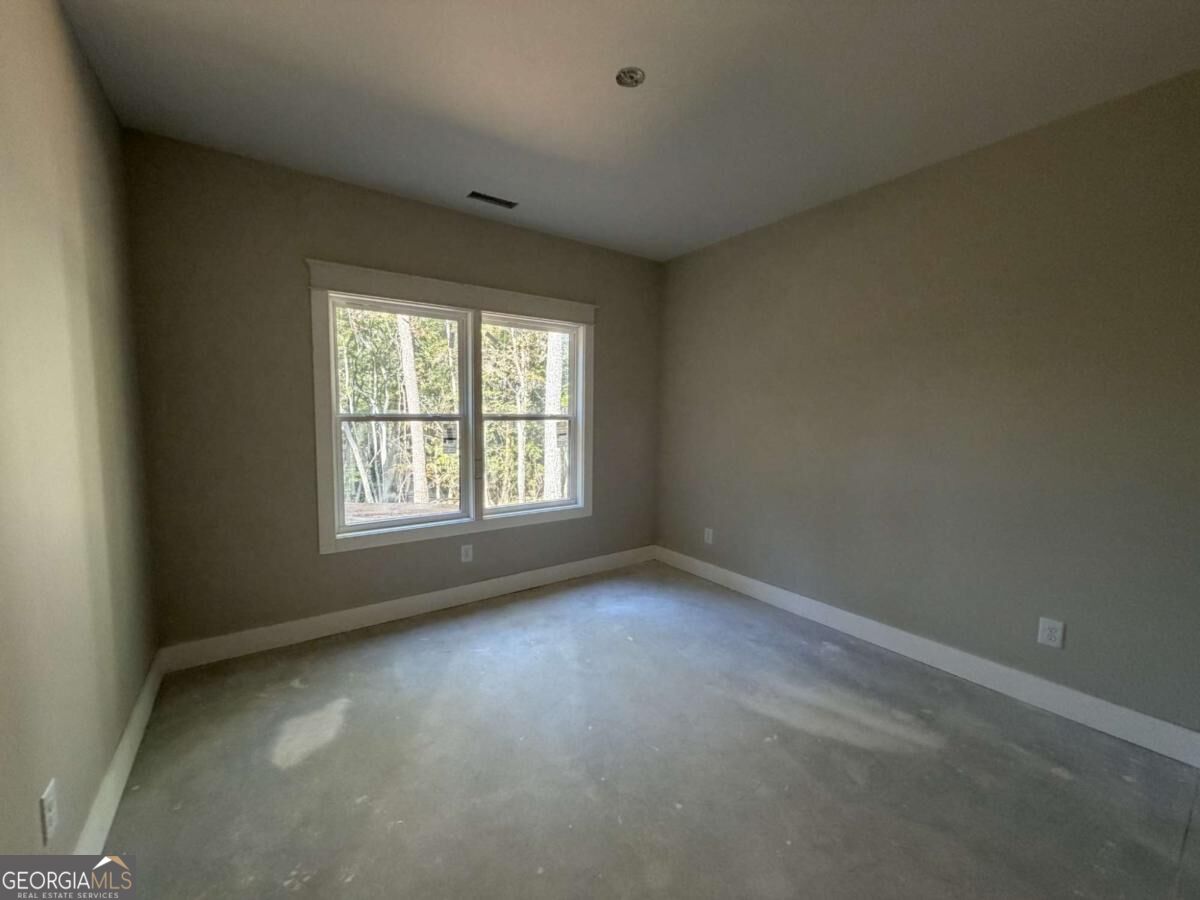 8725 Highway 136 W Property Photo 10
