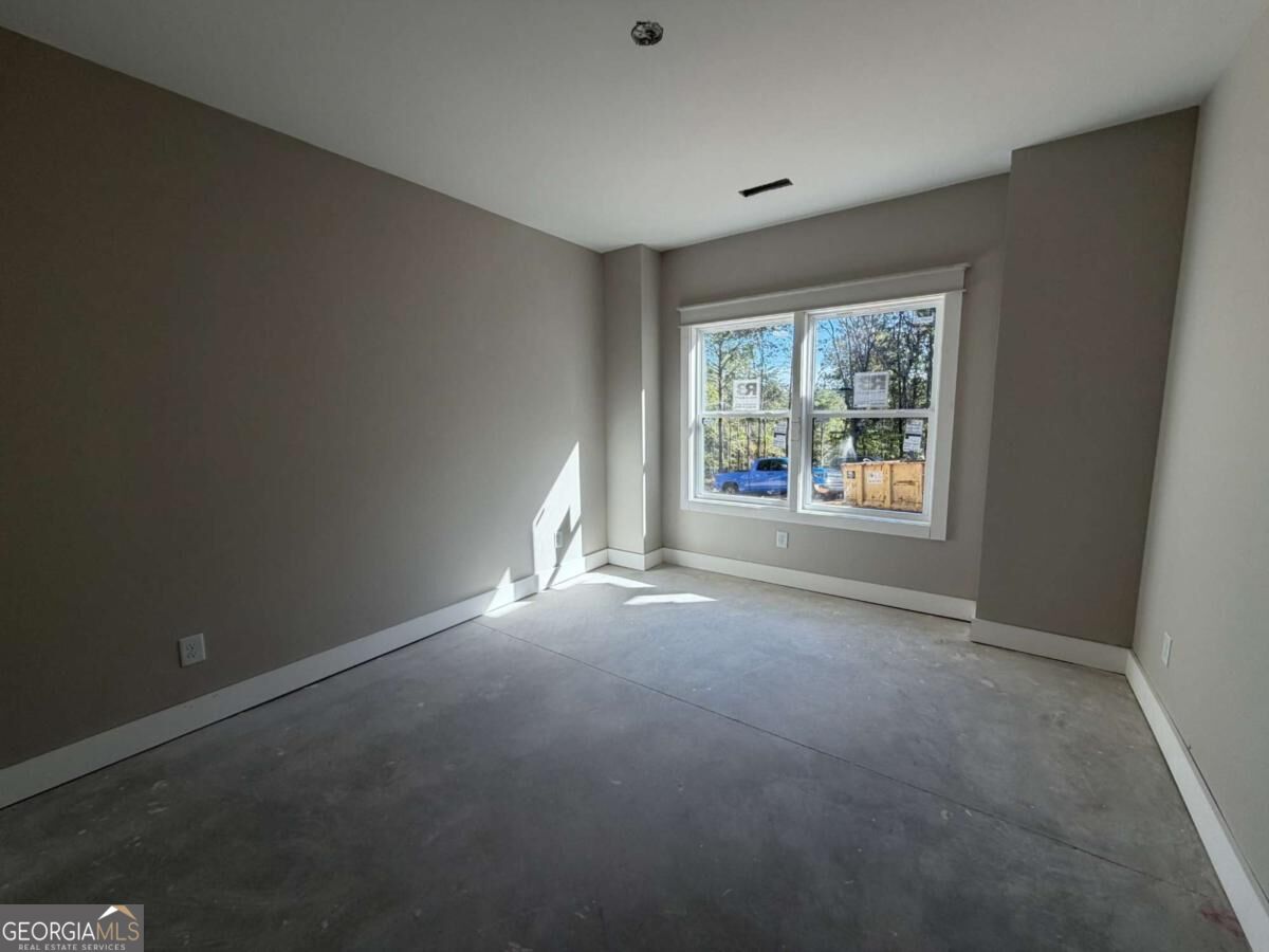 8725 Highway 136 W Property Photo 11