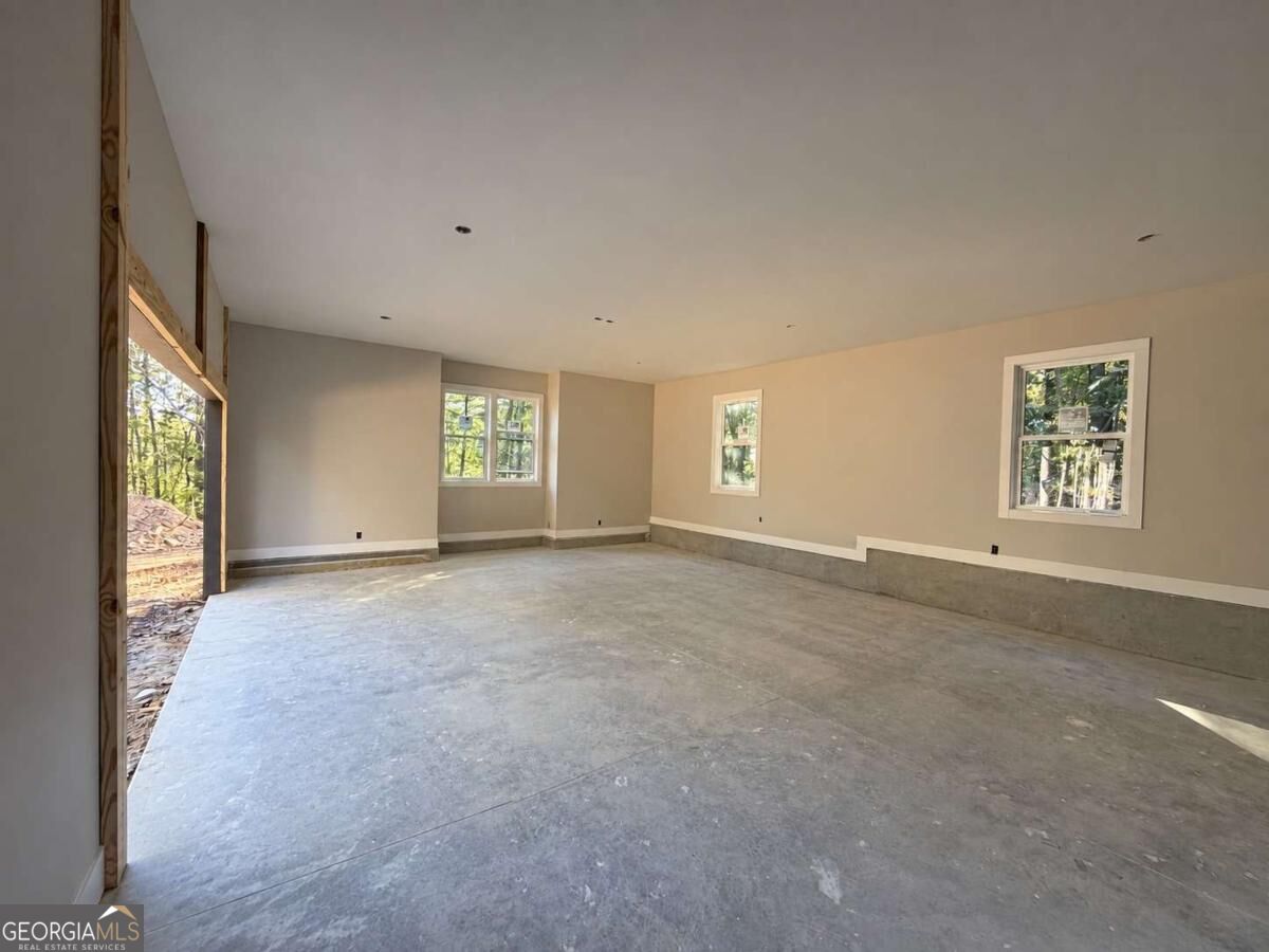 8725 Highway 136 W Property Photo 18