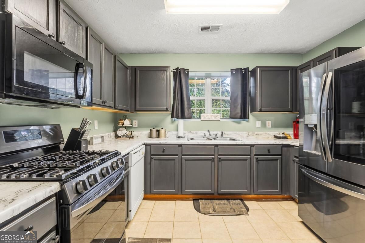 2228 Asquith Avenue Sw Property Photo 5