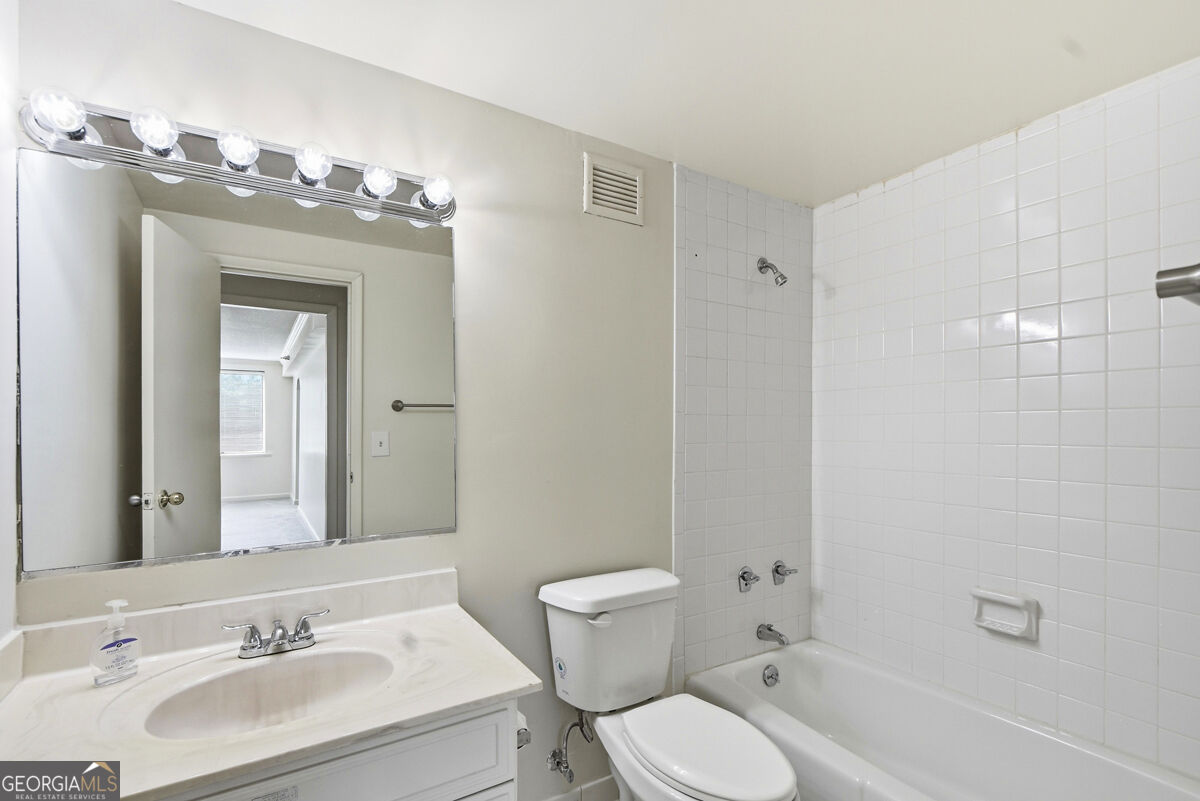 2479 Peachtree Road Ne Apt 317 Property Photo 21