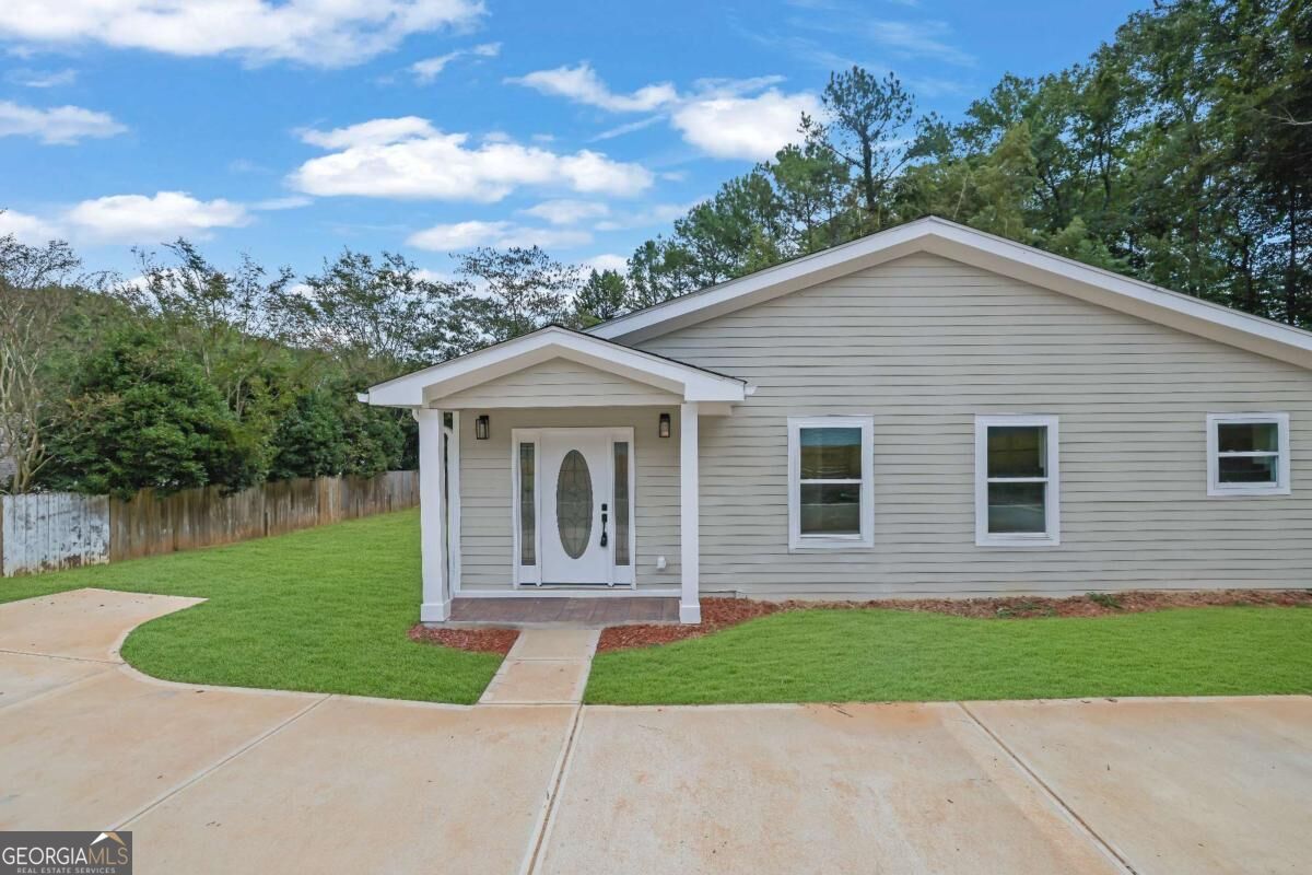 3953 Rhyne Way SE Property Photo 1