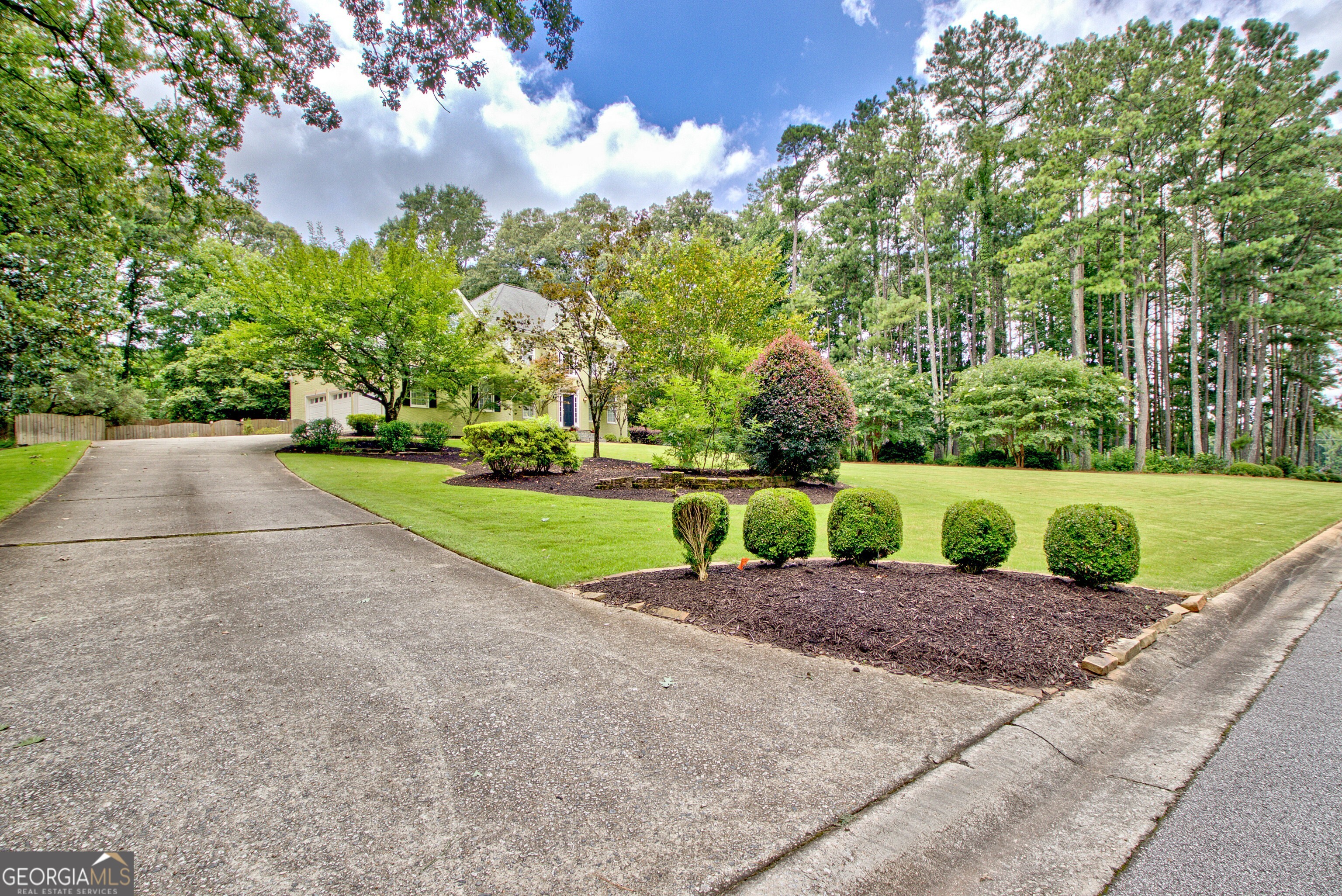 105 Arlington Tr Property Photo 4