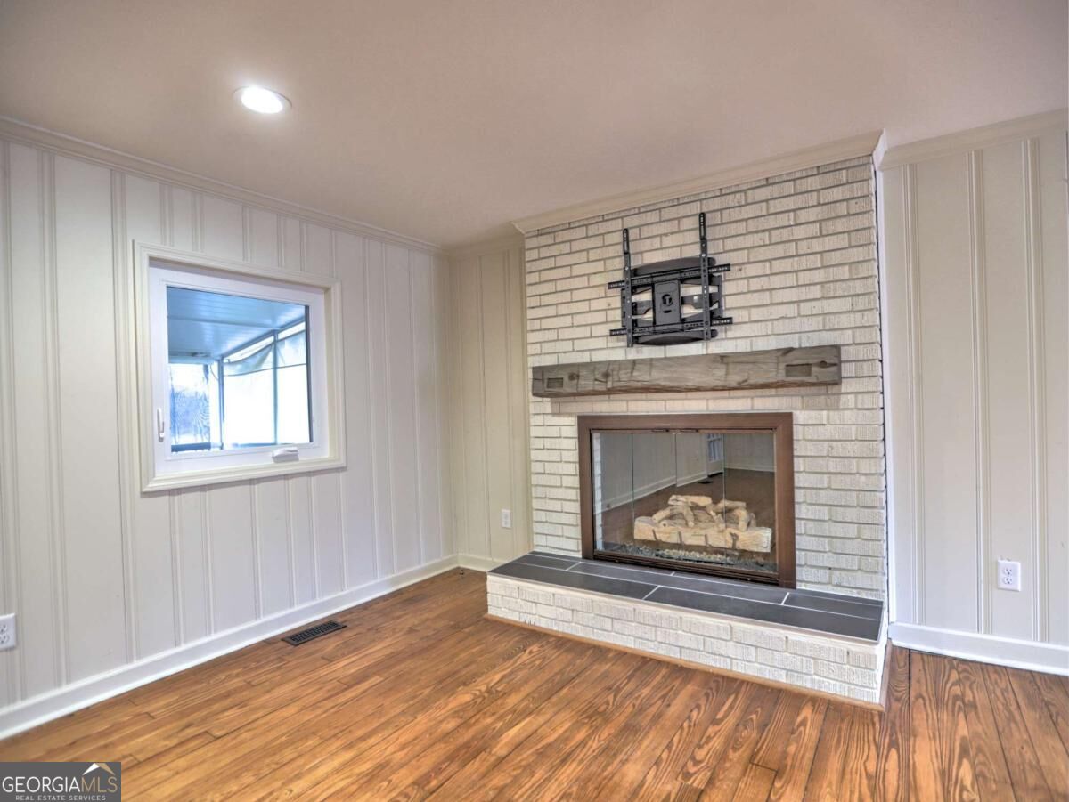 5465 Honeysuckle Trail Property Photo 9