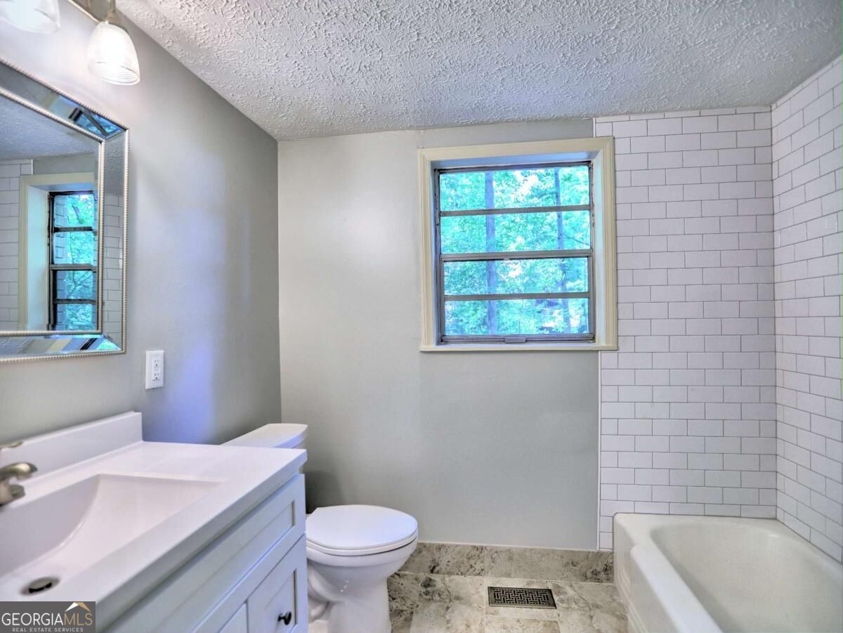 5465 Honeysuckle Trail Property Photo 18