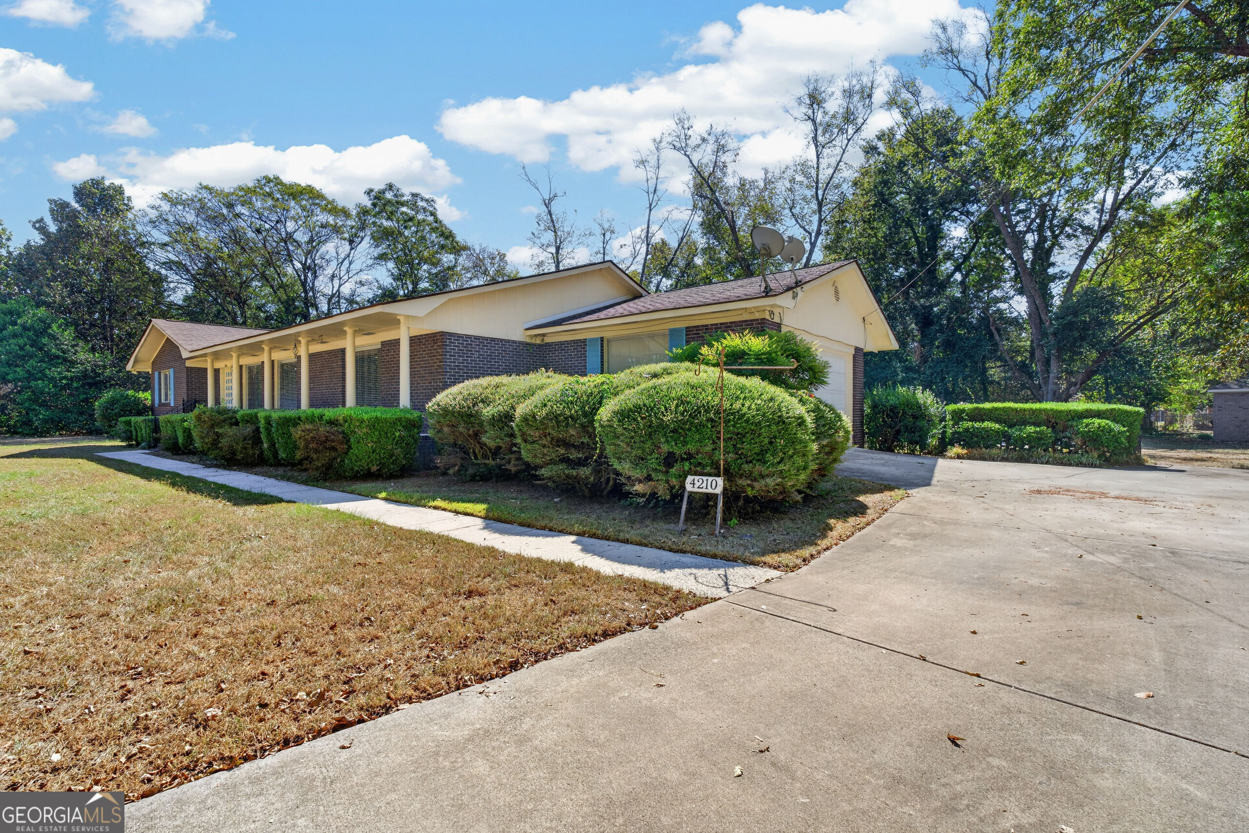 4210 Jones Road Property Photo 4