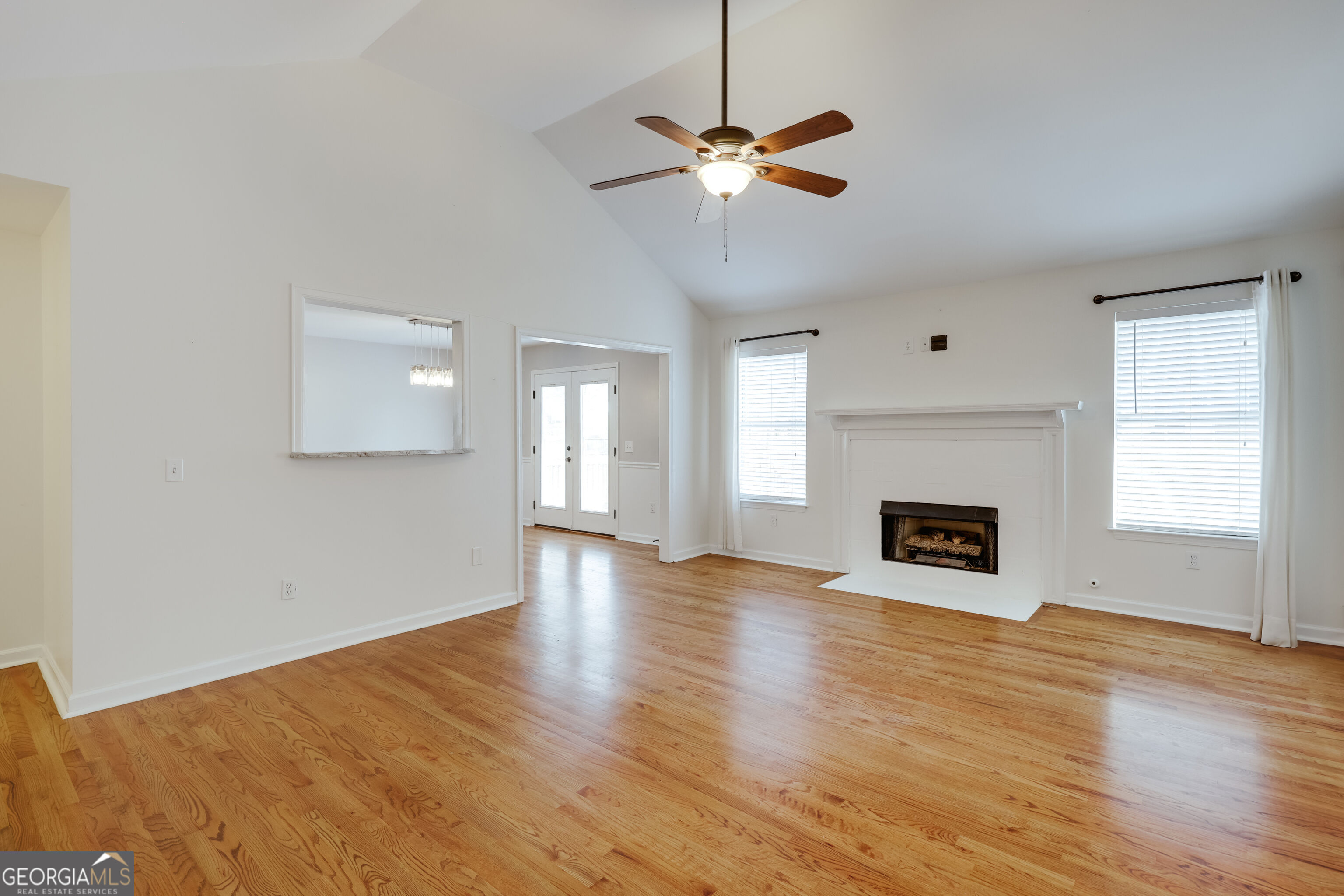 1021 Jessica Way Property Photo 4