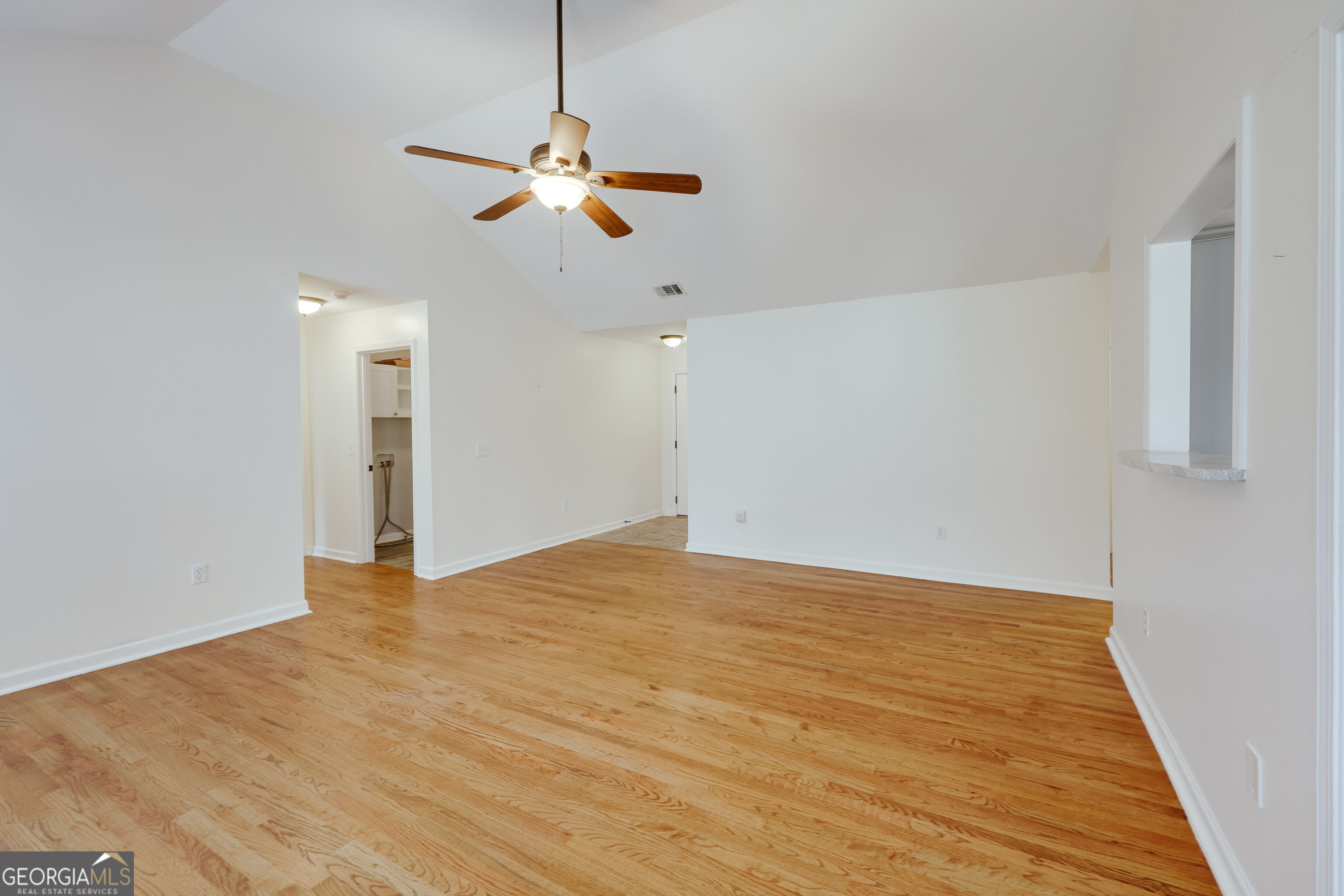 1021 Jessica Way Property Photo 6