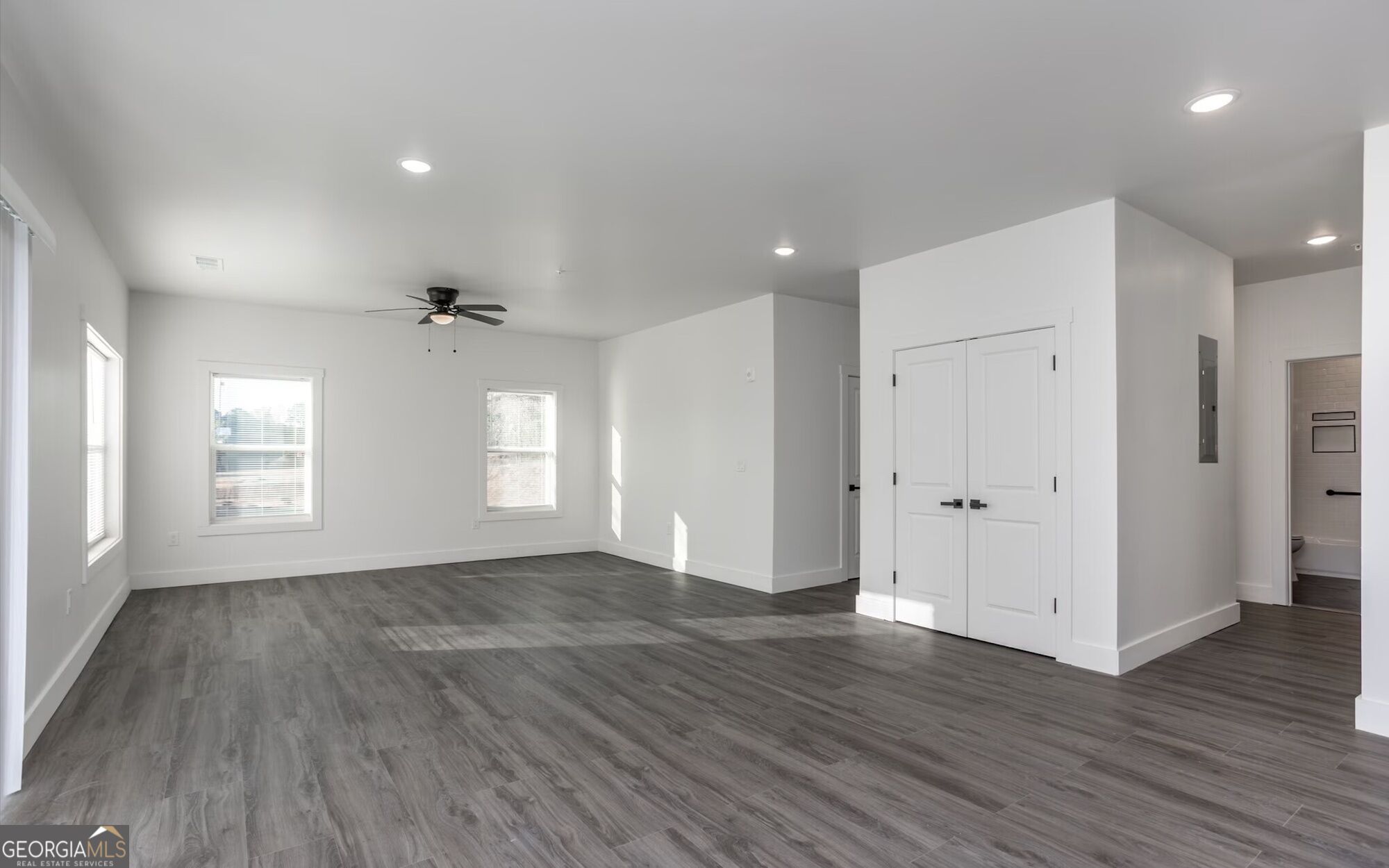 300 Elm Street Property Photo 10