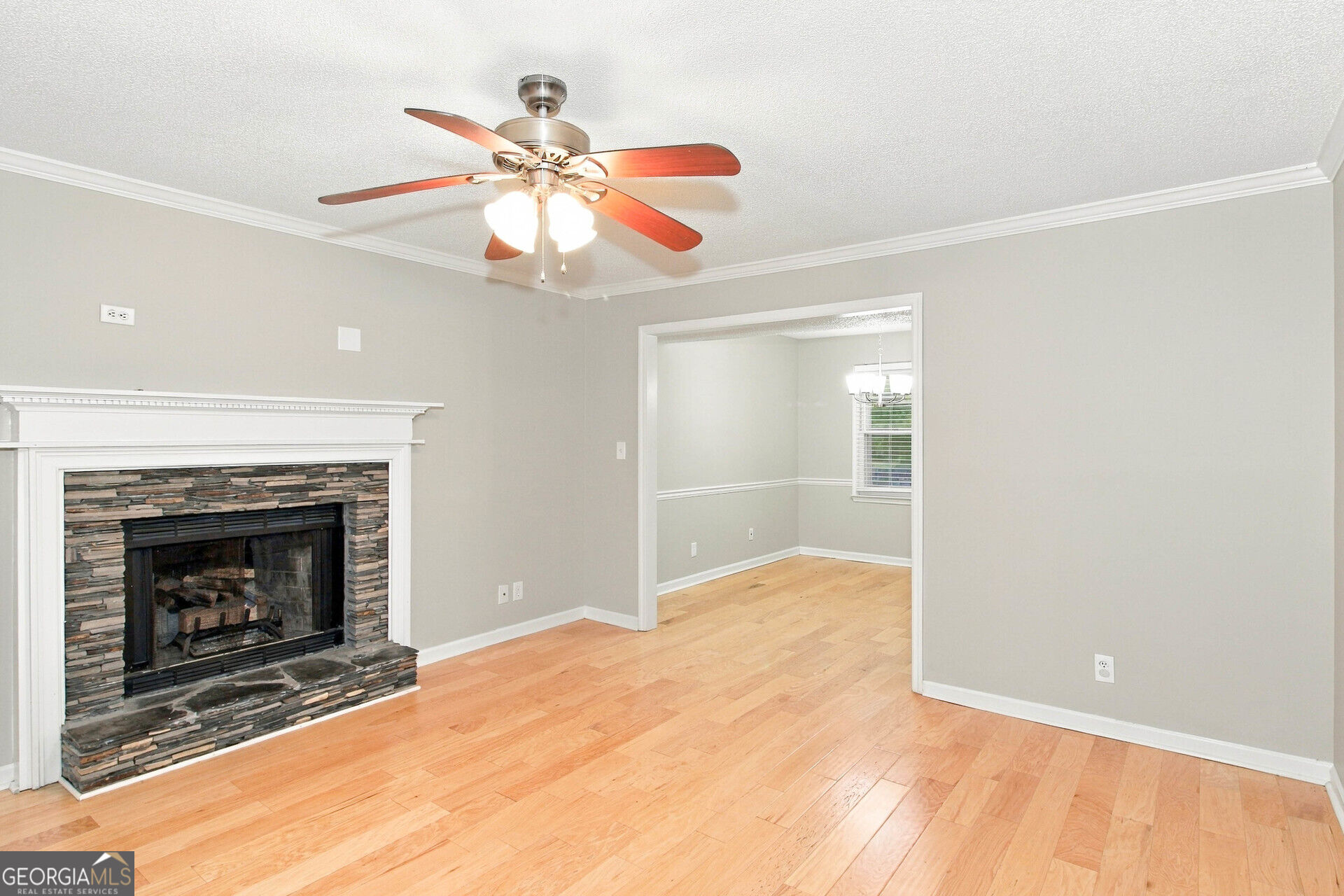 28 Pine Grove Circle Property Photo 3