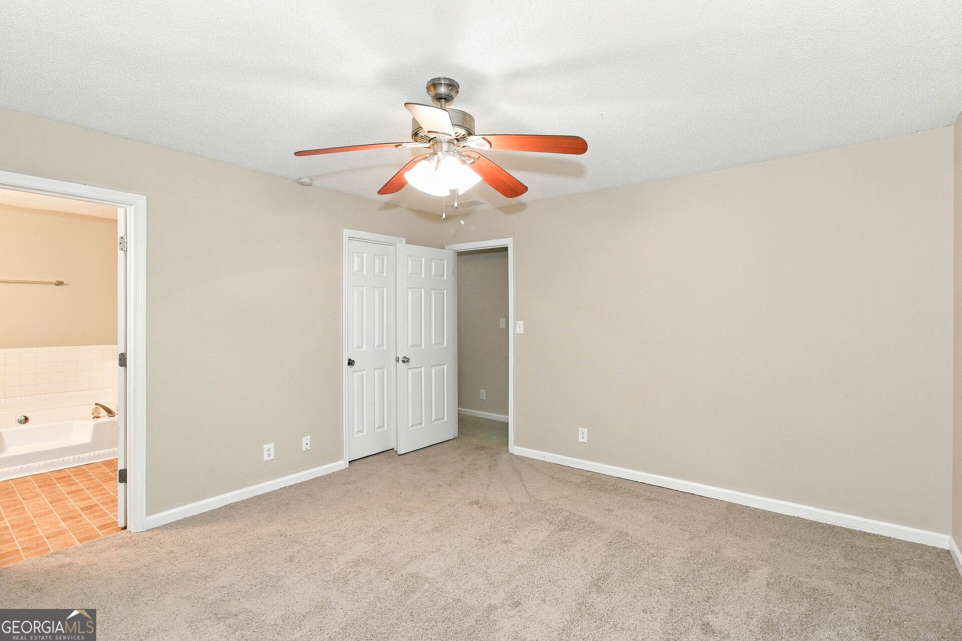28 Pine Grove Circle Property Photo 9