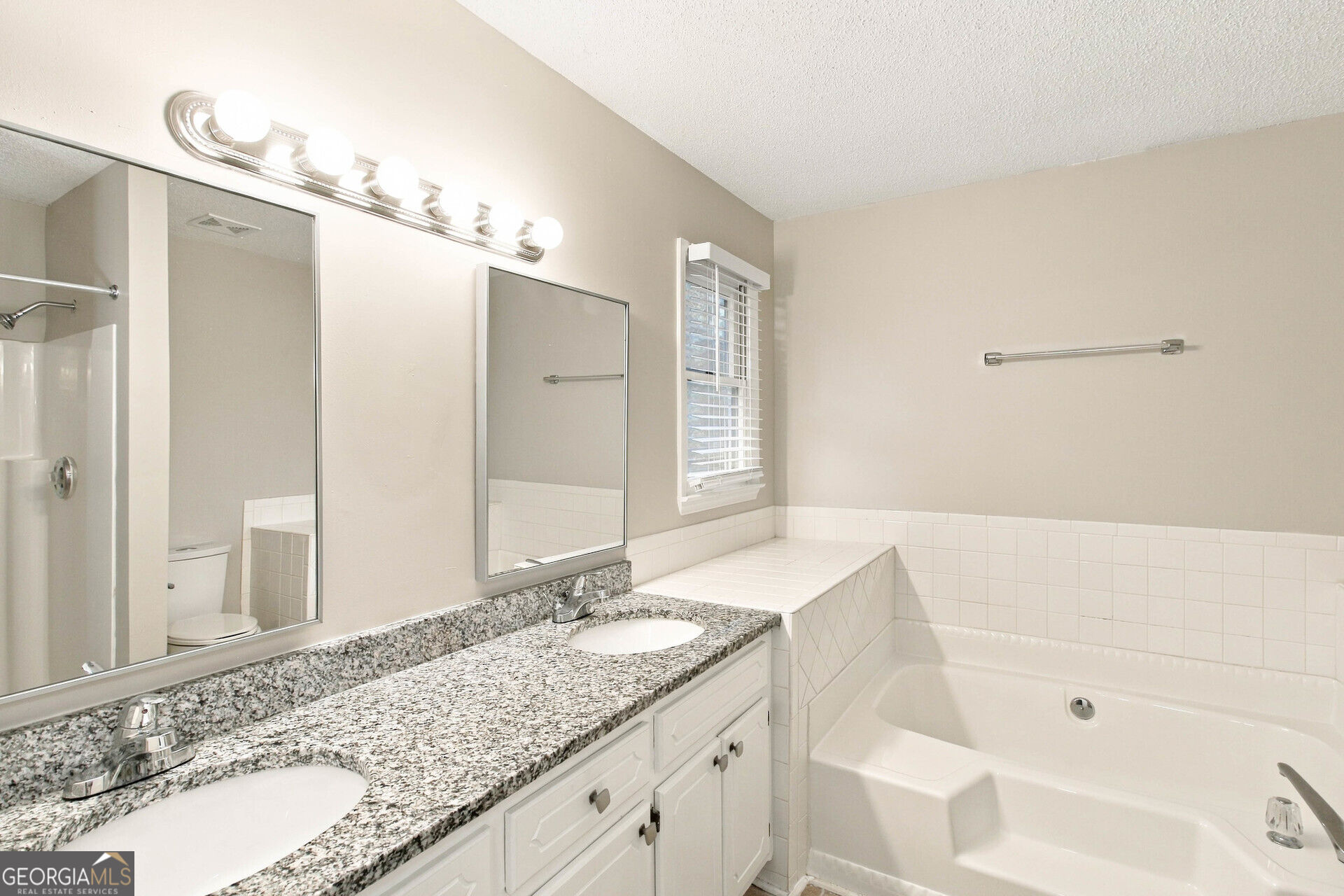 28 Pine Grove Circle Property Photo 10