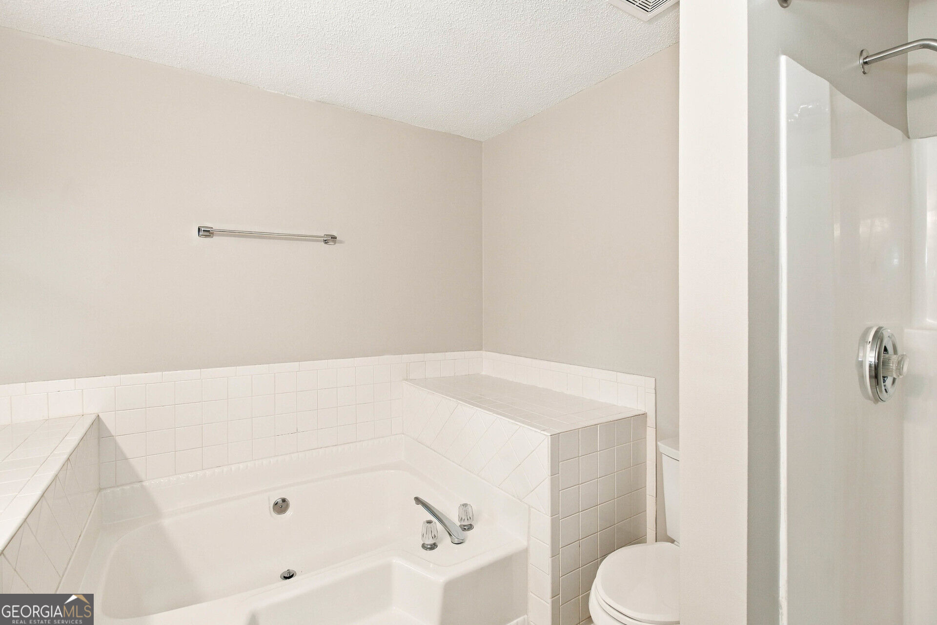 28 Pine Grove Circle Property Photo 11