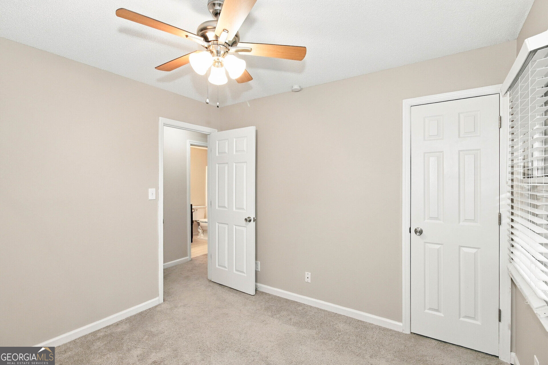 28 Pine Grove Circle Property Photo 13