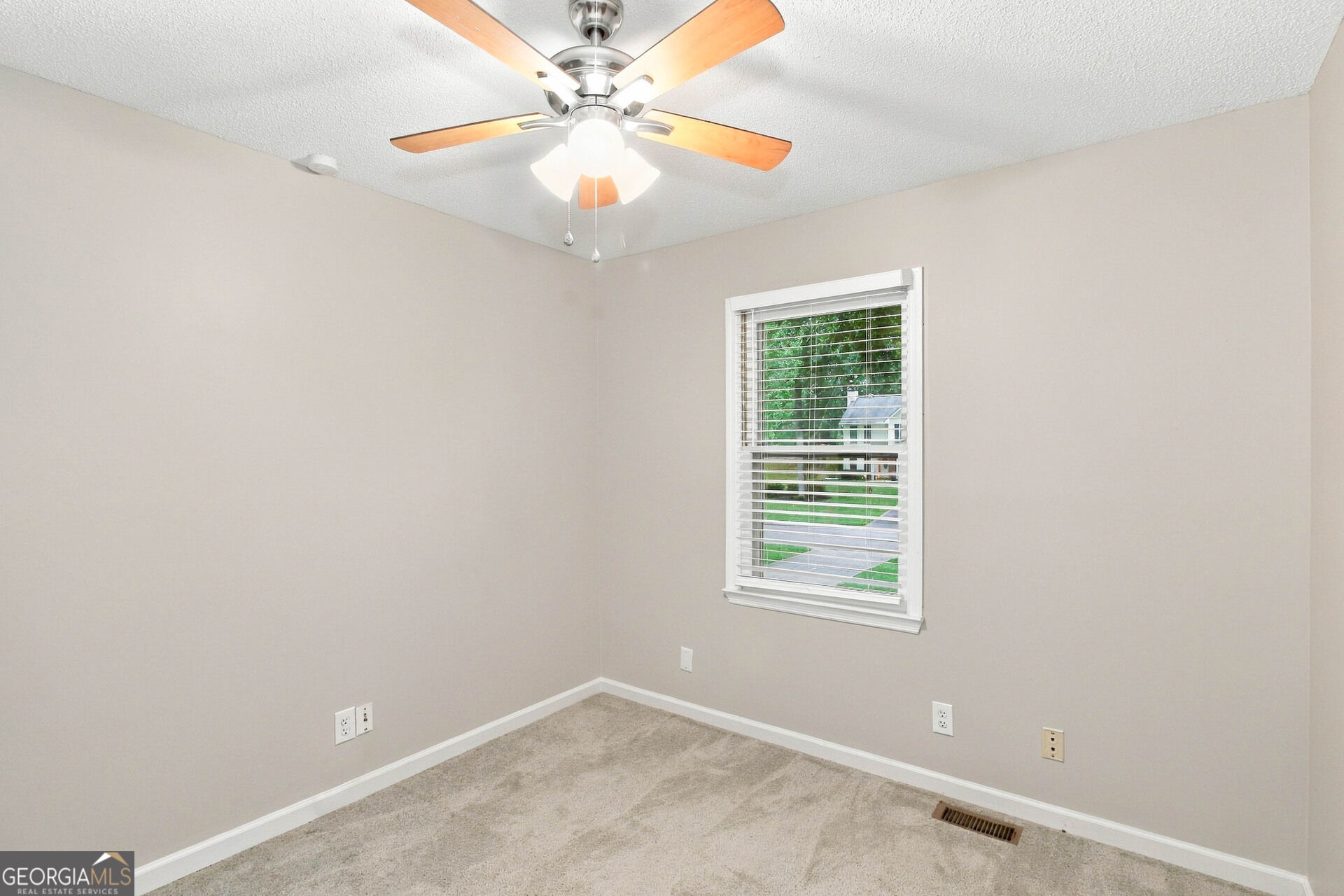 28 Pine Grove Circle Property Photo 14