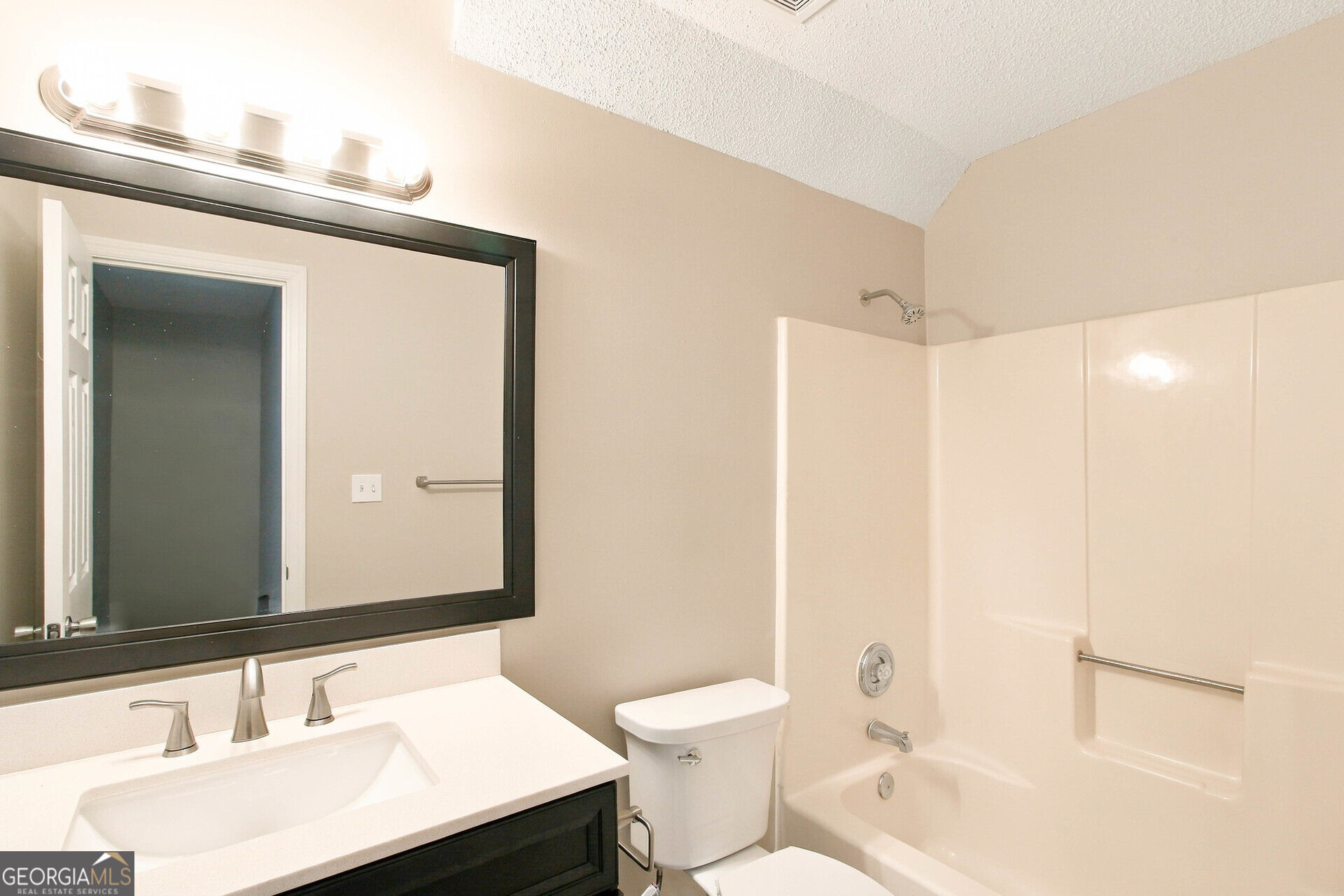 28 Pine Grove Circle Property Photo 17
