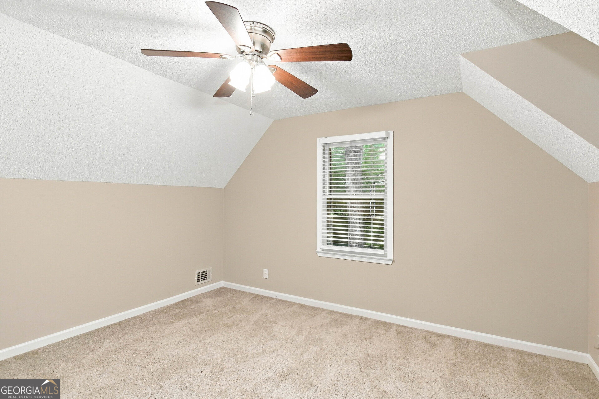 28 Pine Grove Circle Property Photo 18