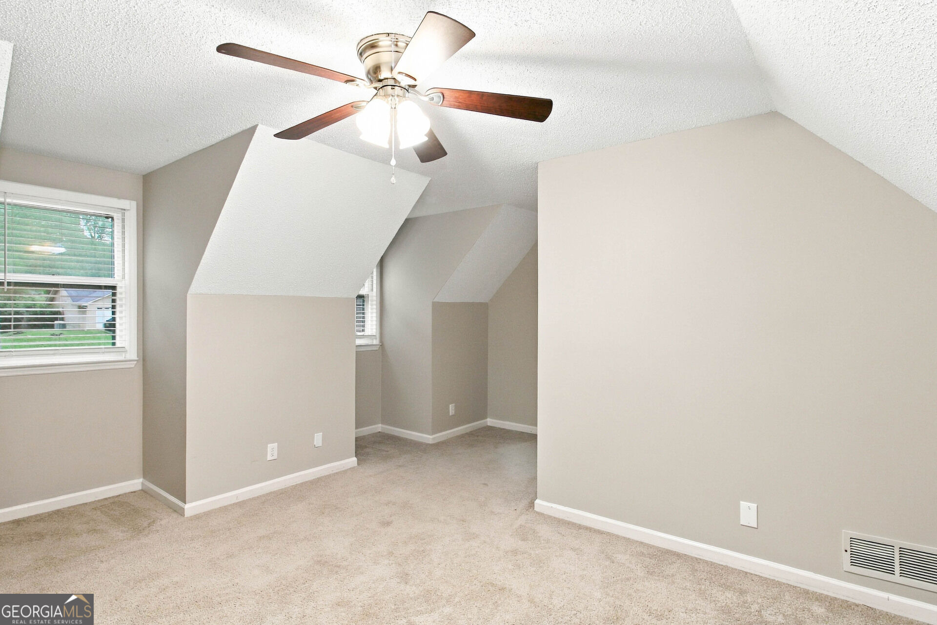 28 Pine Grove Circle Property Photo 19