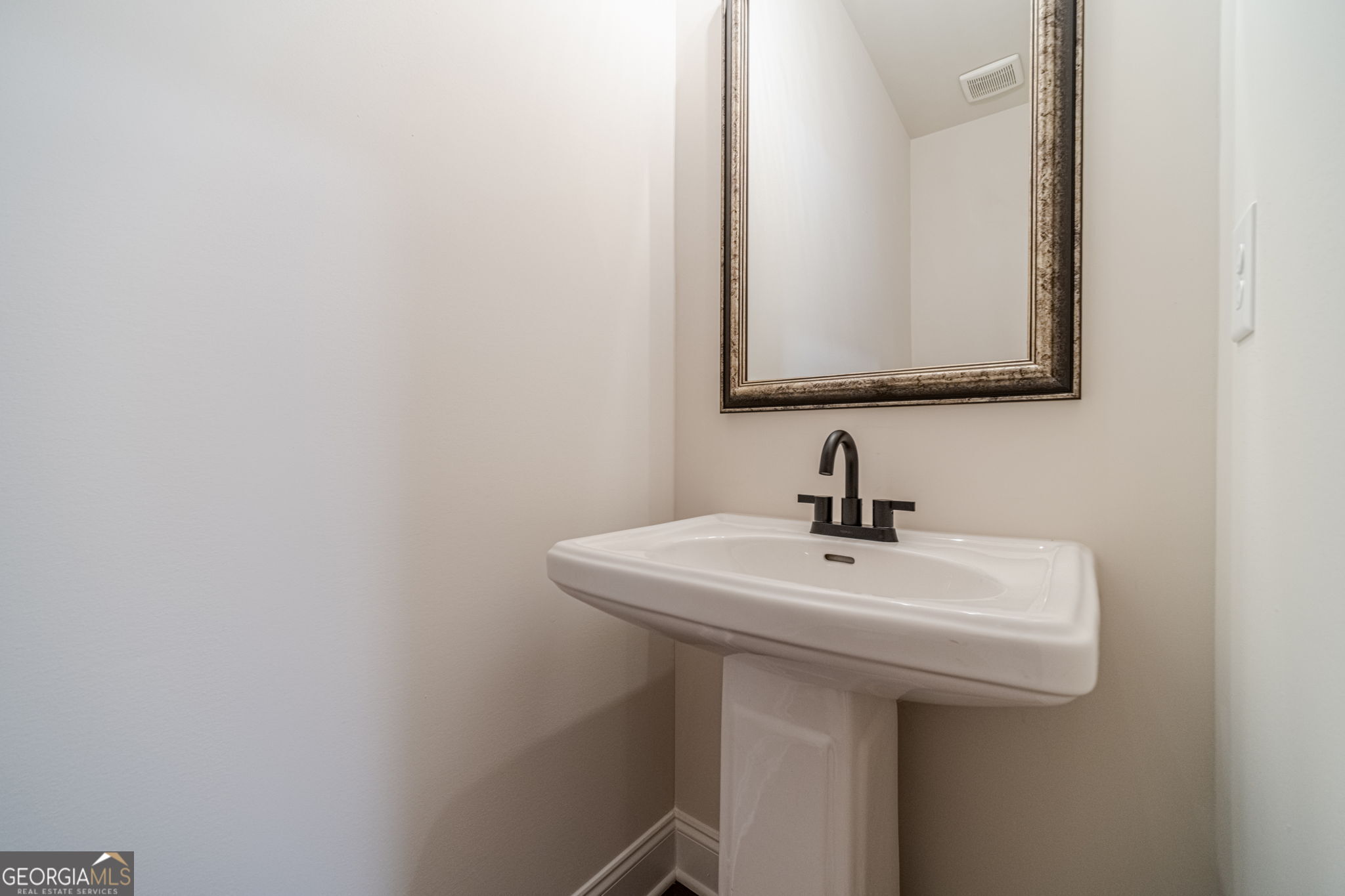 257 Pinewood Property Photo 29