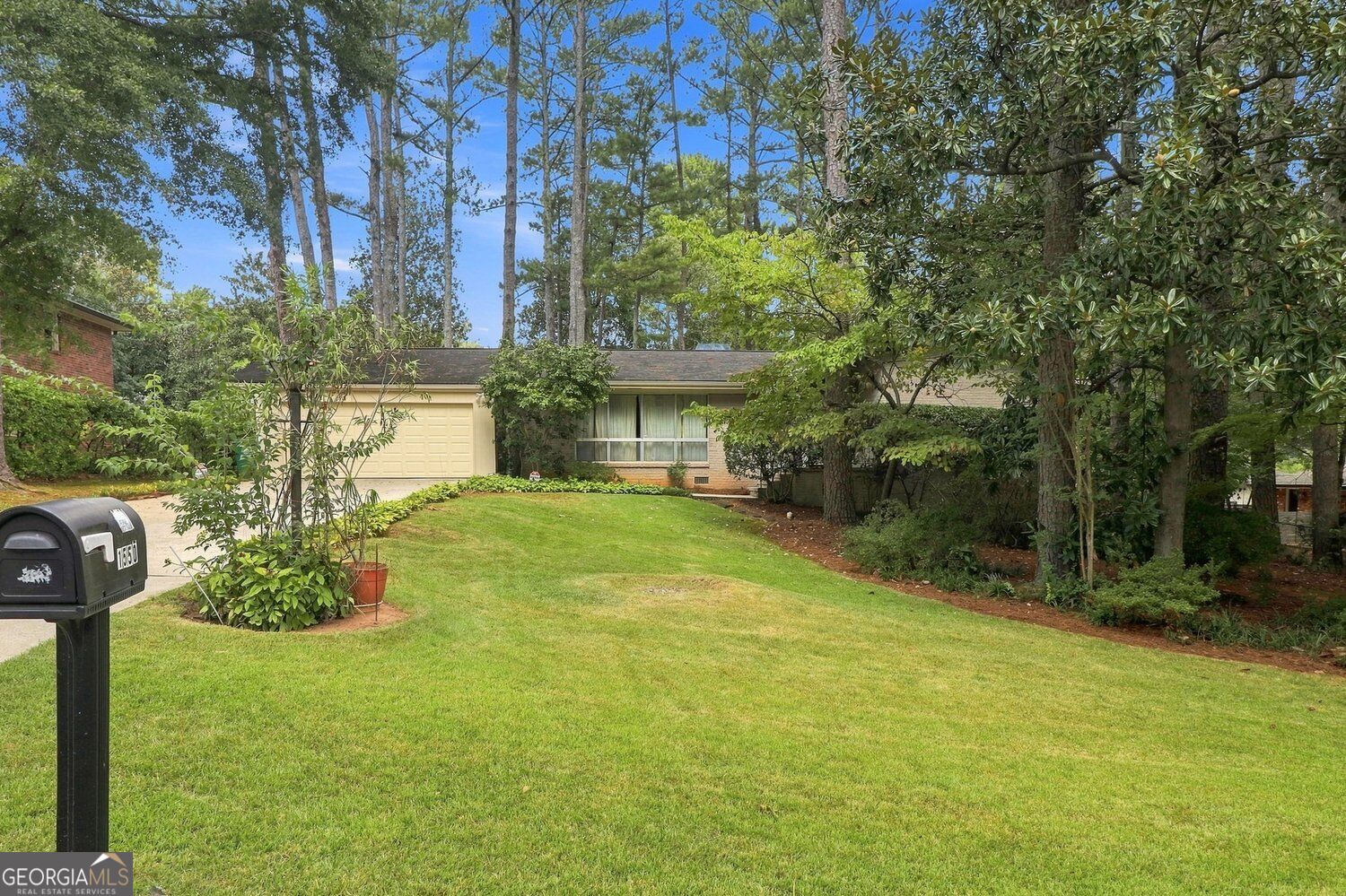 1550 Diamond Head Circle