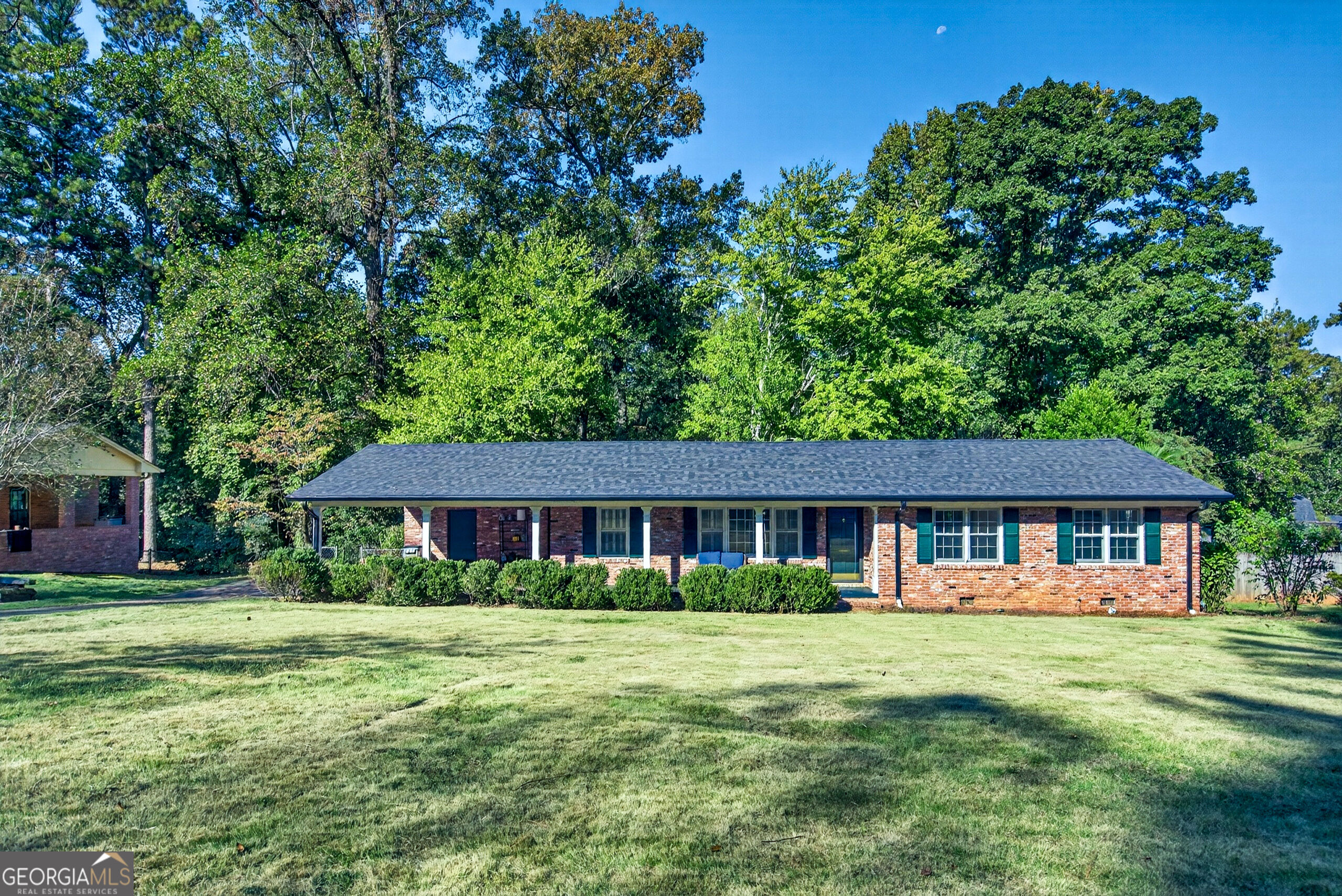 219 Westwood Drive Property Photo 2